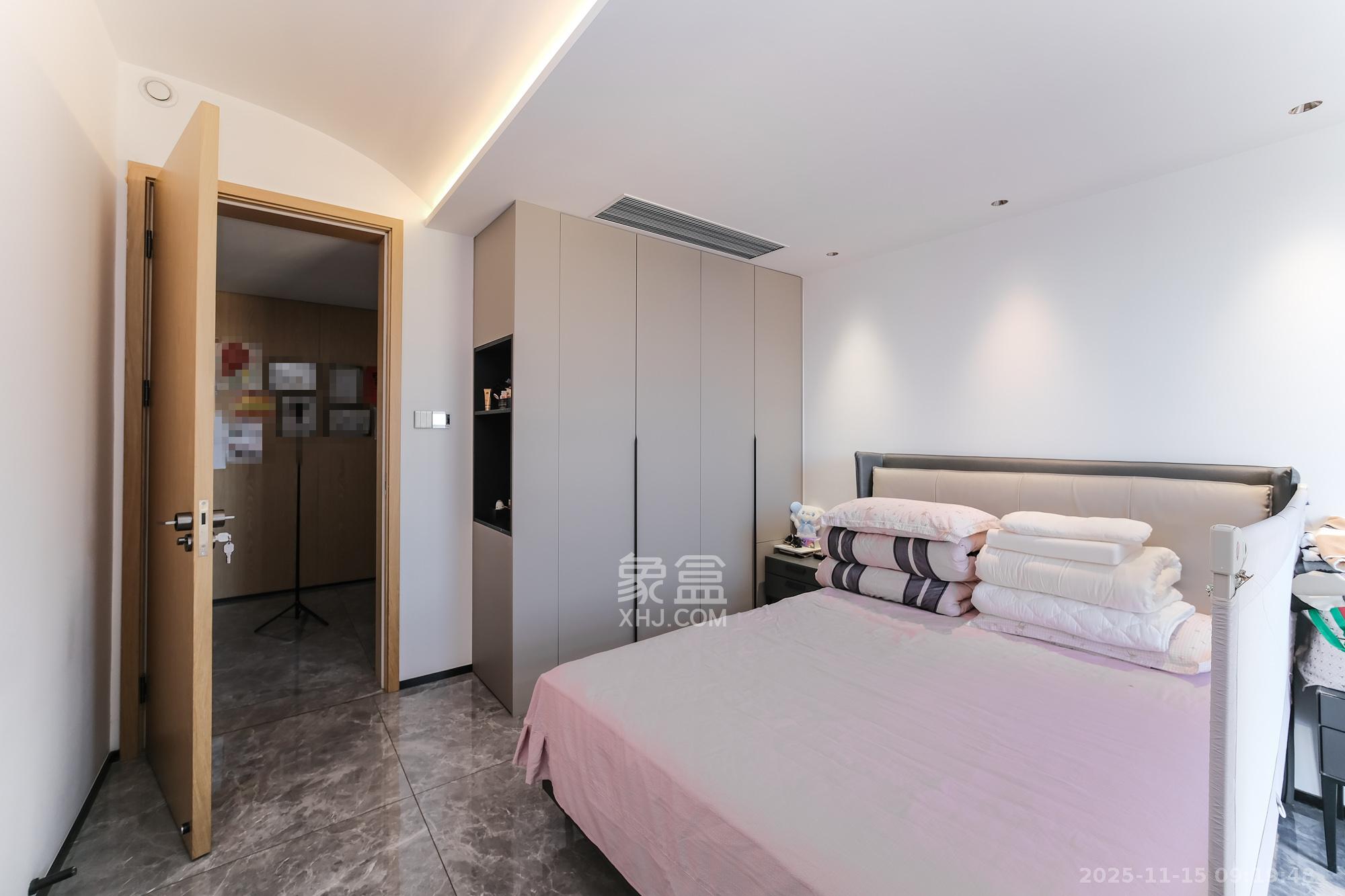 合能枫丹新里 5室2厅2卫 350.0万 合能枫丹新里 5室2厅2卫 350.0万卧室