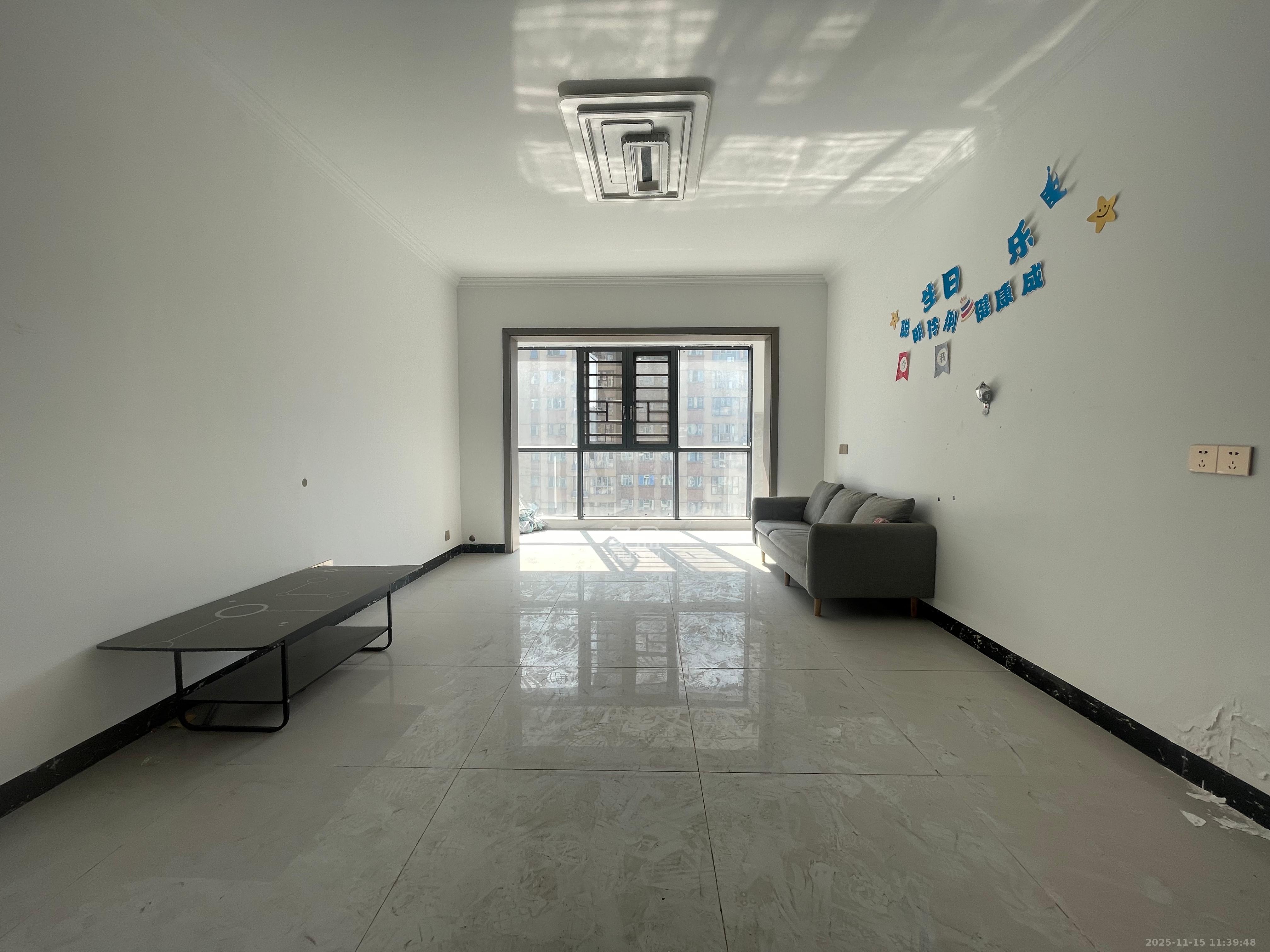 湖湘奥林匹克花园 3室2厅1卫 1800.0元/月 湖湘奥林匹克花园 3室2厅1卫 1800.0元/月室内图