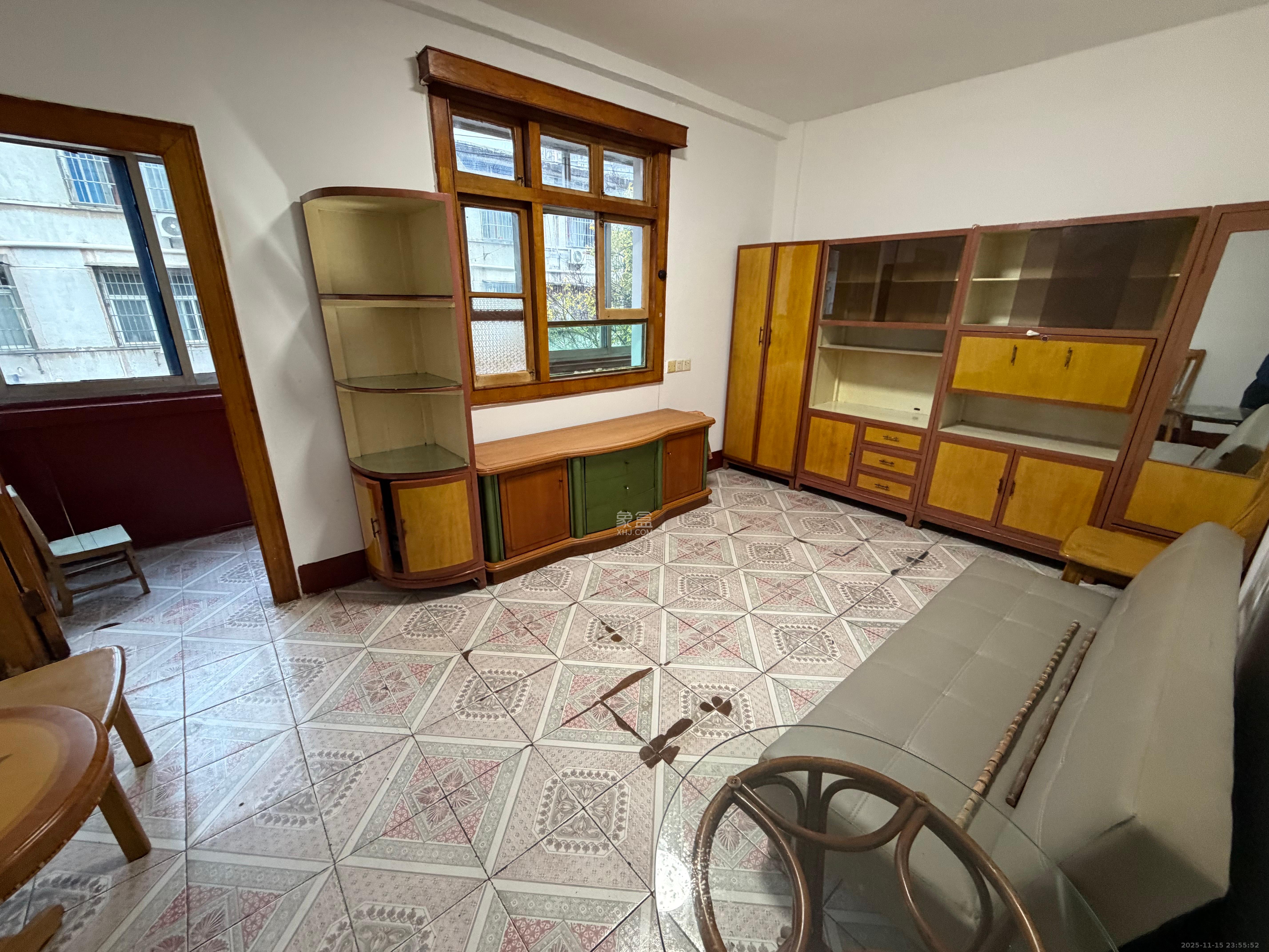 红旗区三片  1室2厅1卫    1200.0元/月