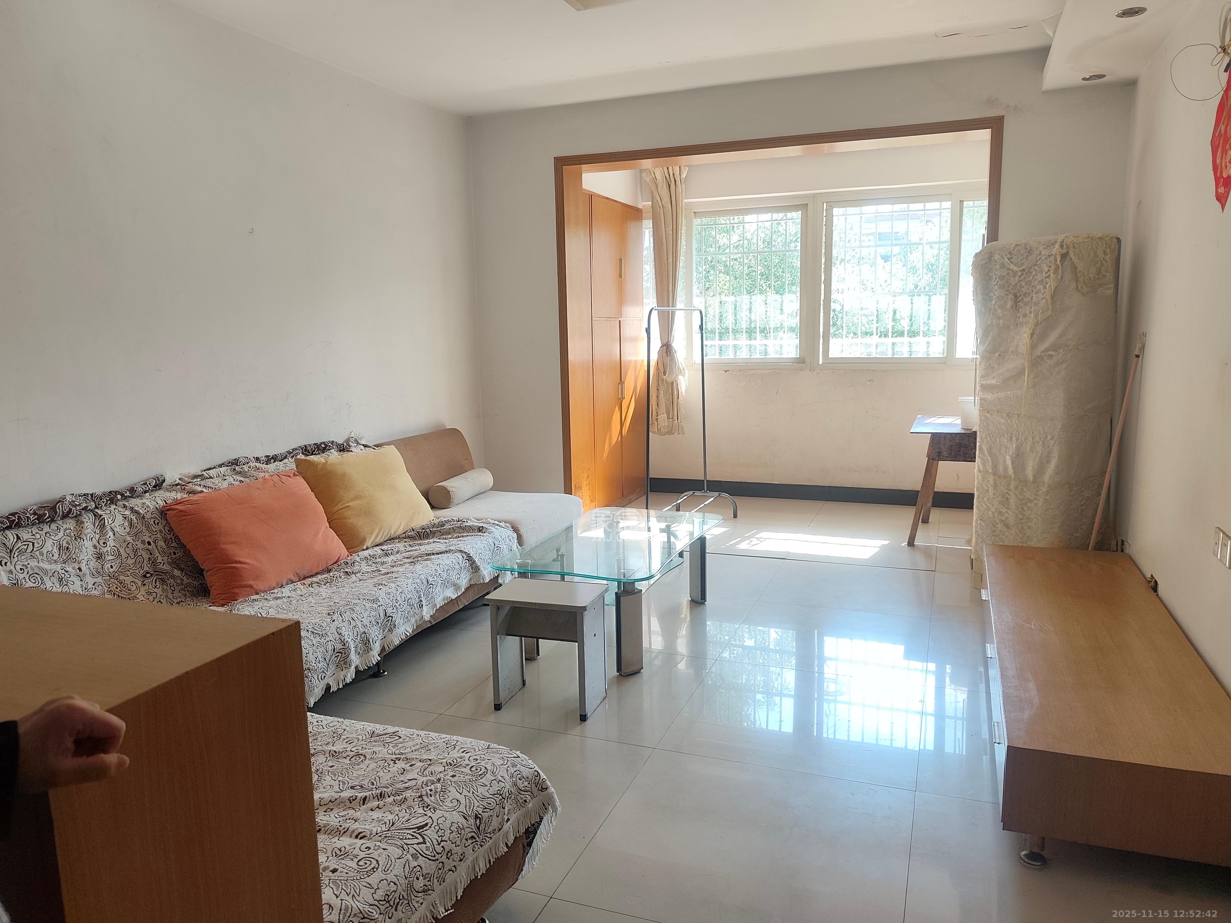 佳园星城  1室2厅1卫    1500.0元/月室内图