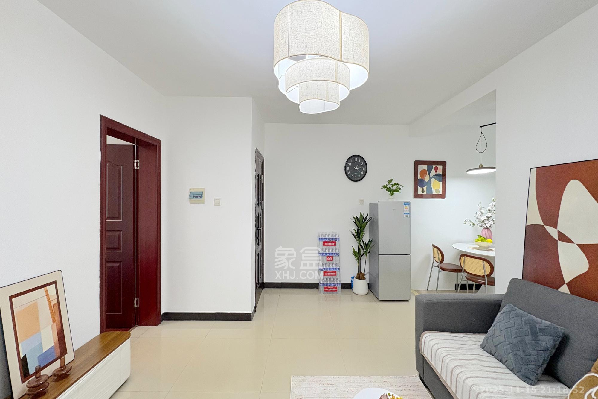 戥子桥散盘  3室2厅1卫    65.0万客厅