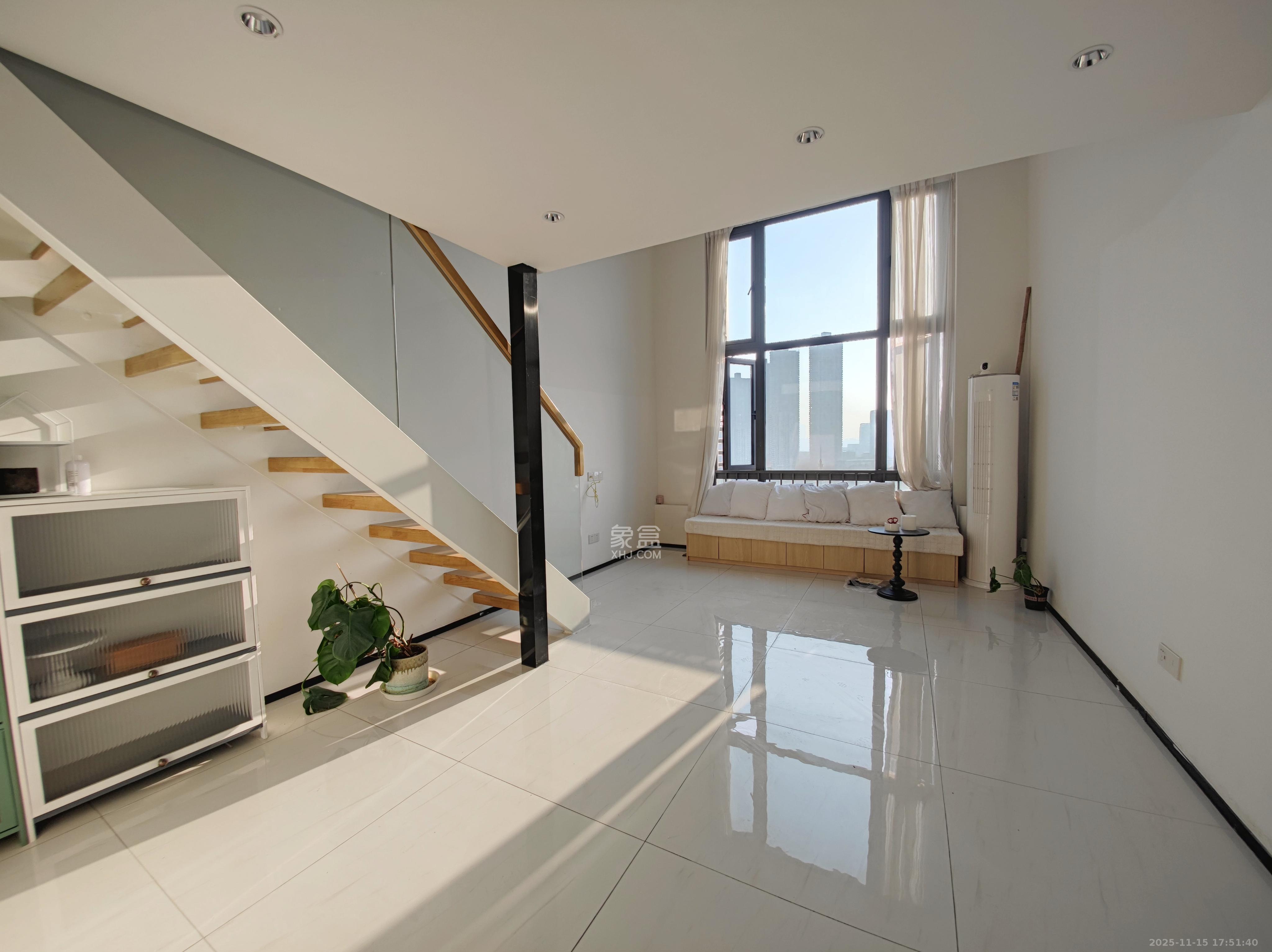 藏珑湖上公馆  1室0厅0卫    2400.0元/月