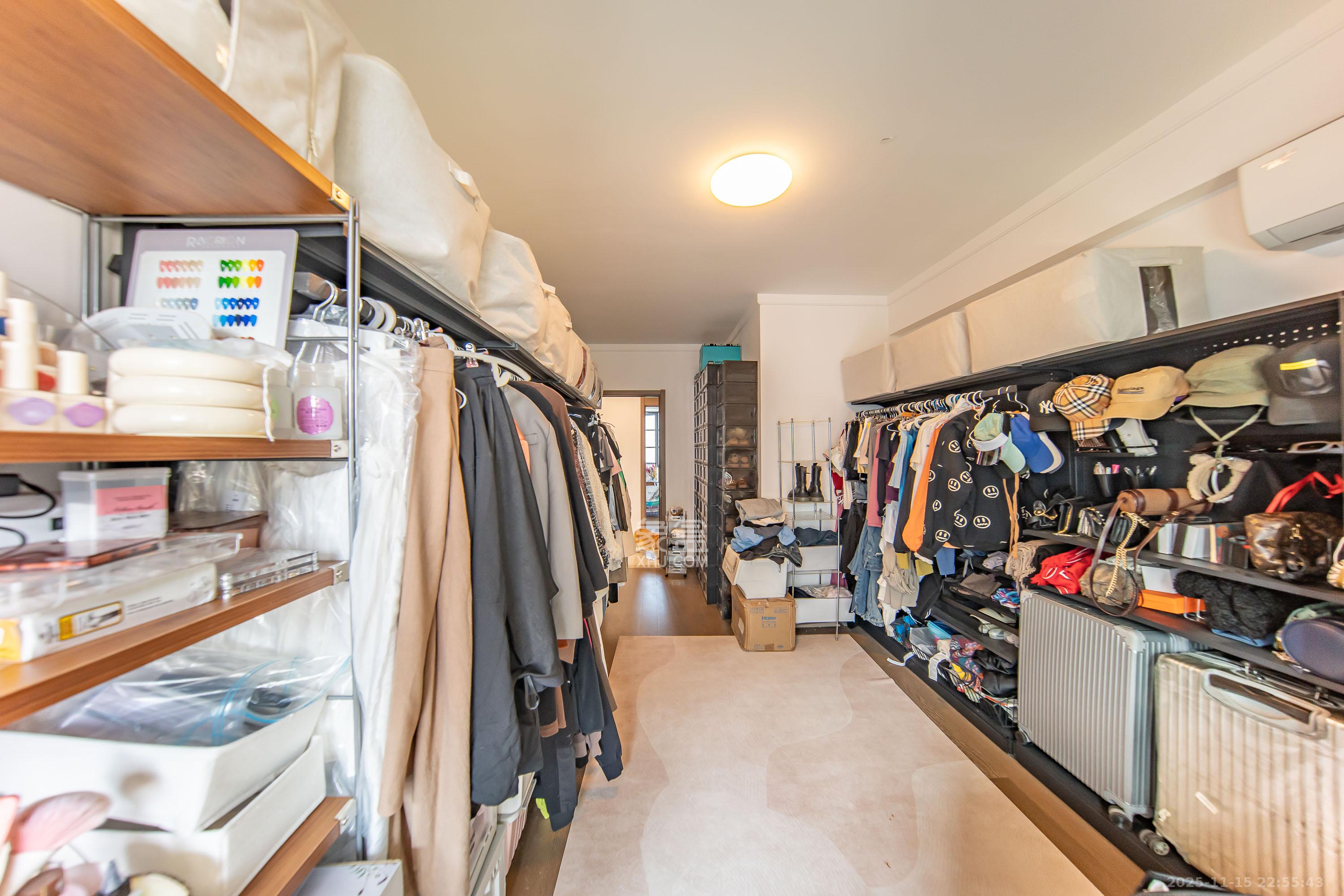 映客龙湖璟翠公馆（映客龙湖璟翠中心）  4室2厅2卫    175.0万卧室