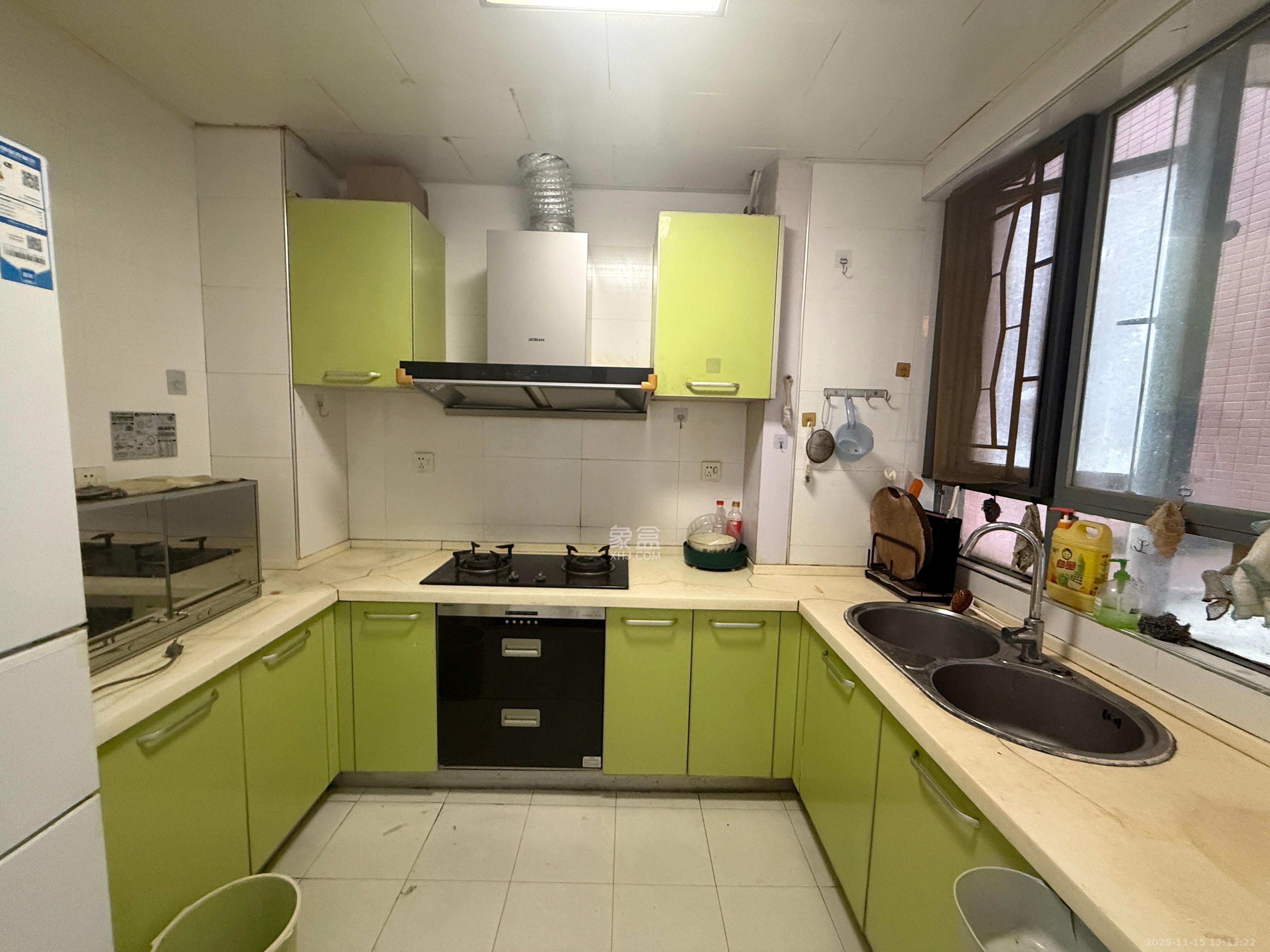 滨江君悦香邸  3室2厅2卫    3200.0元/月室内图