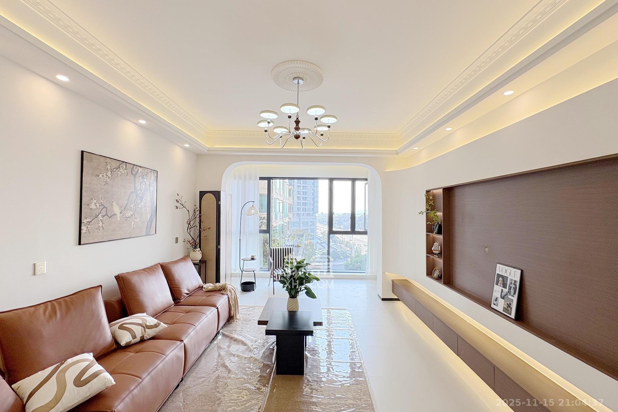 欧陆经典  3室2厅2卫    120.0万客厅