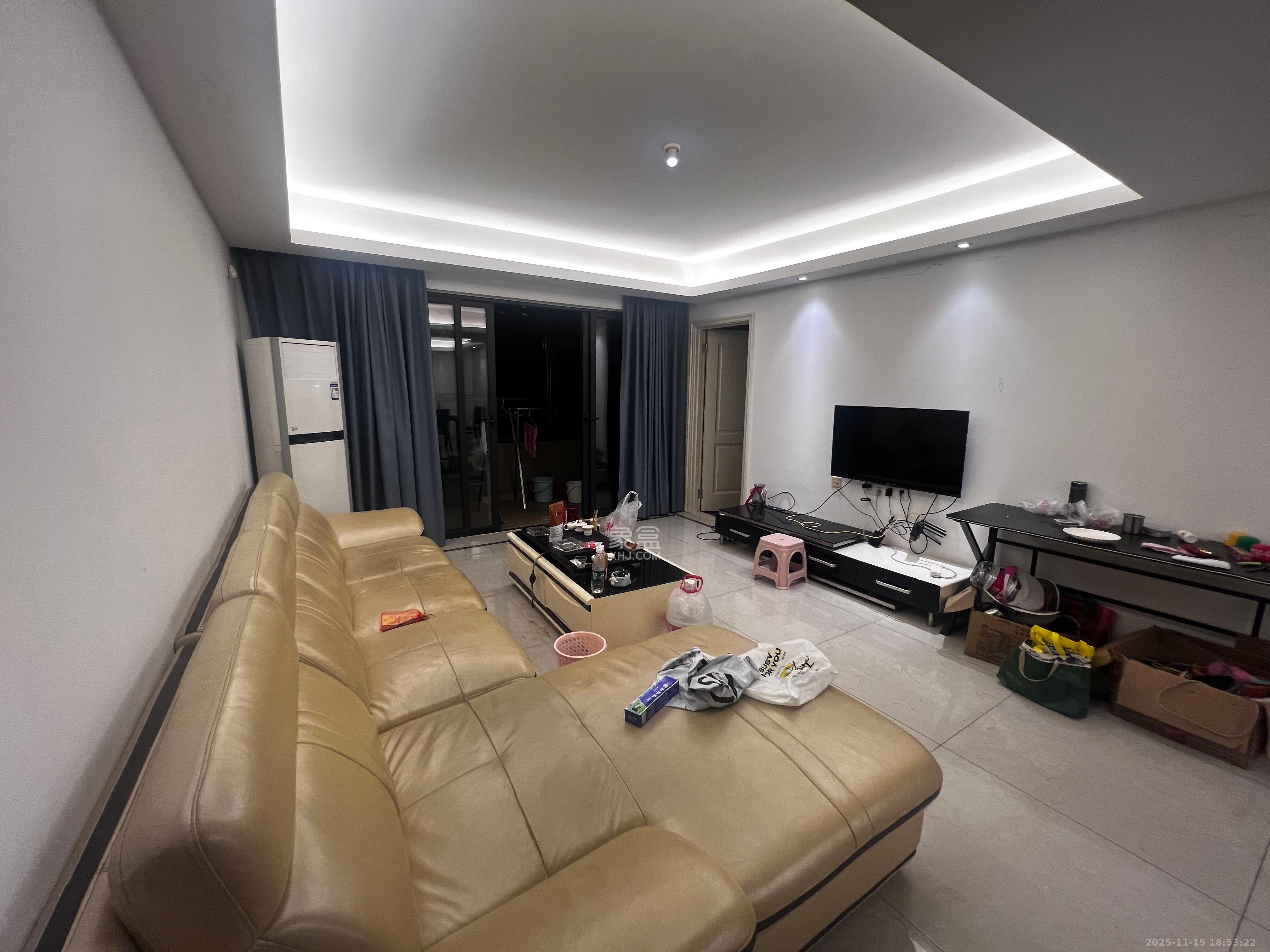 万科魅力之城观澜里  4室2厅2卫    3200.0元/月室内图