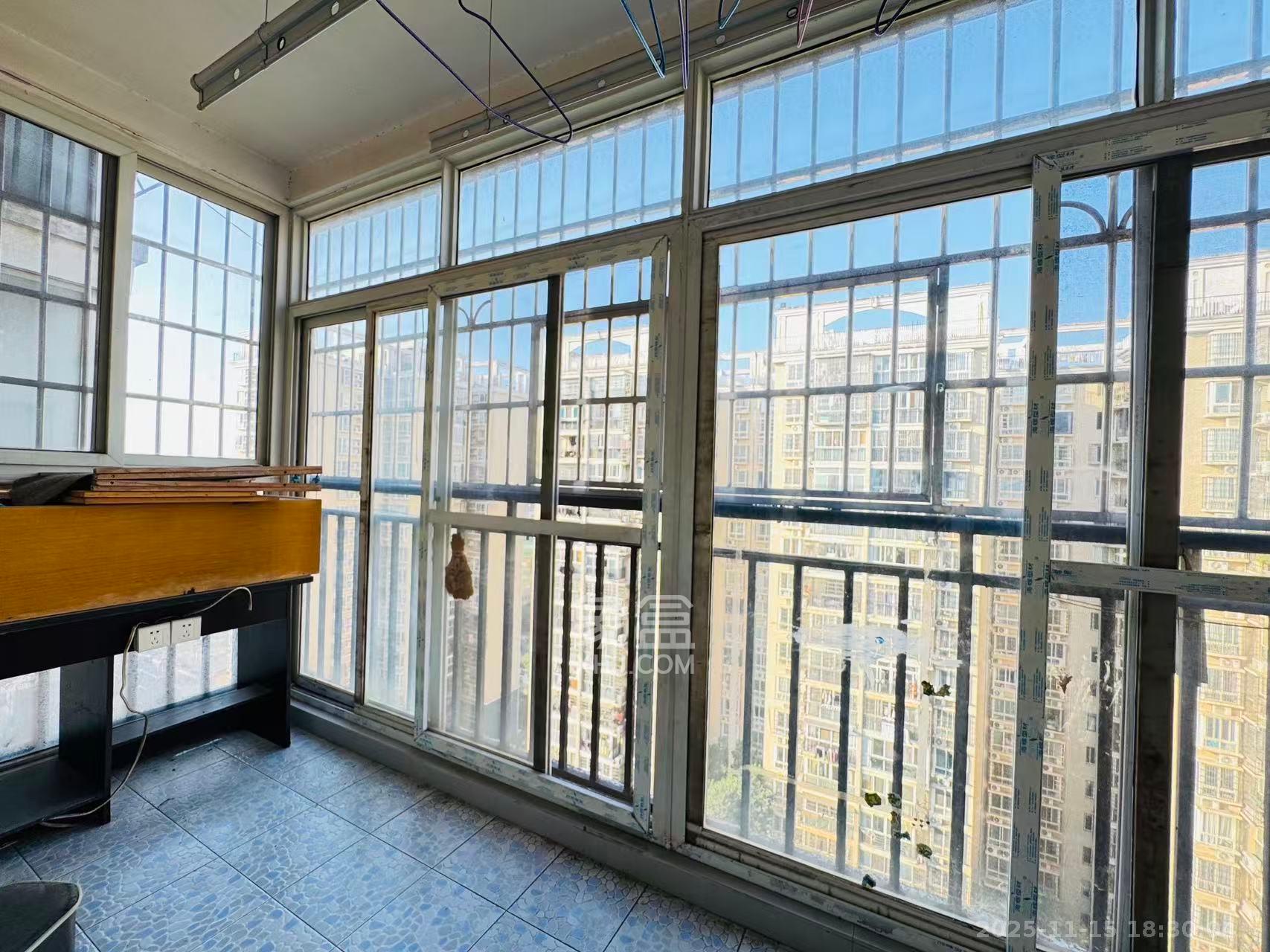 金碧文华  3室1厅1卫    2600.0元/月