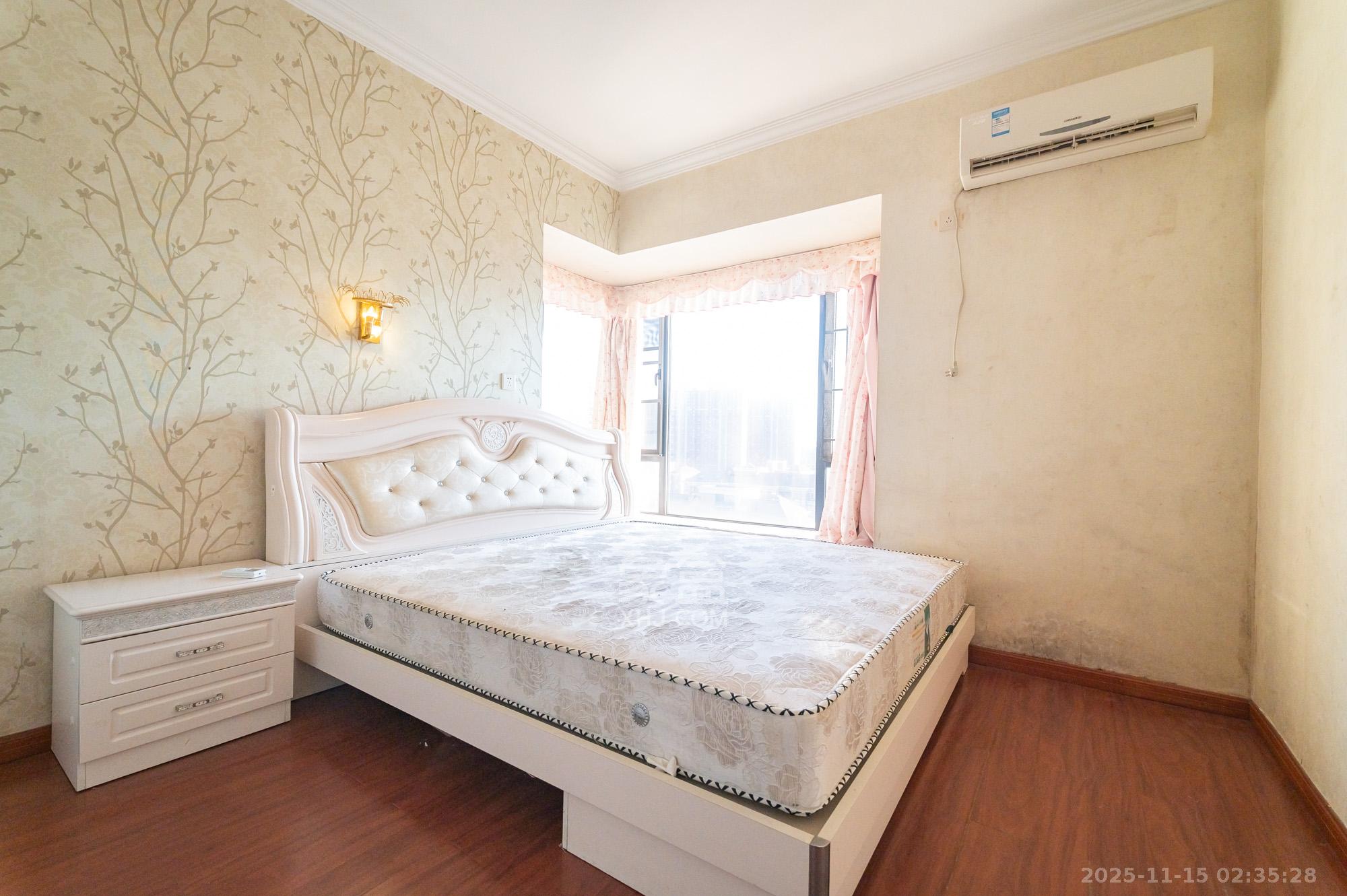 蓝山郡 2室2厅1卫 49.8万 蓝山郡 2室2厅1卫 49.8万卧室