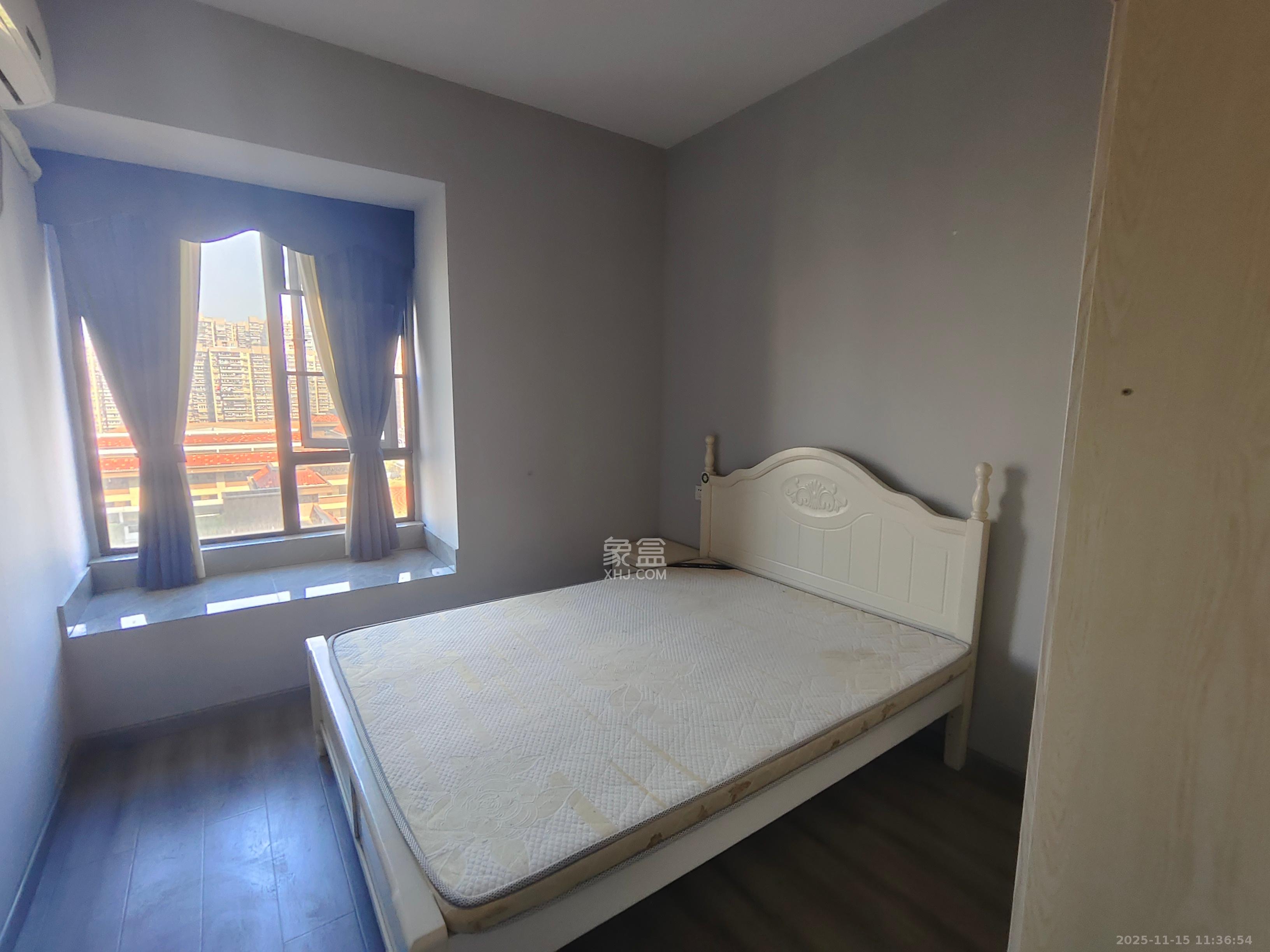 长房东旭国际  4室2厅2卫    4000.0元/月室内图