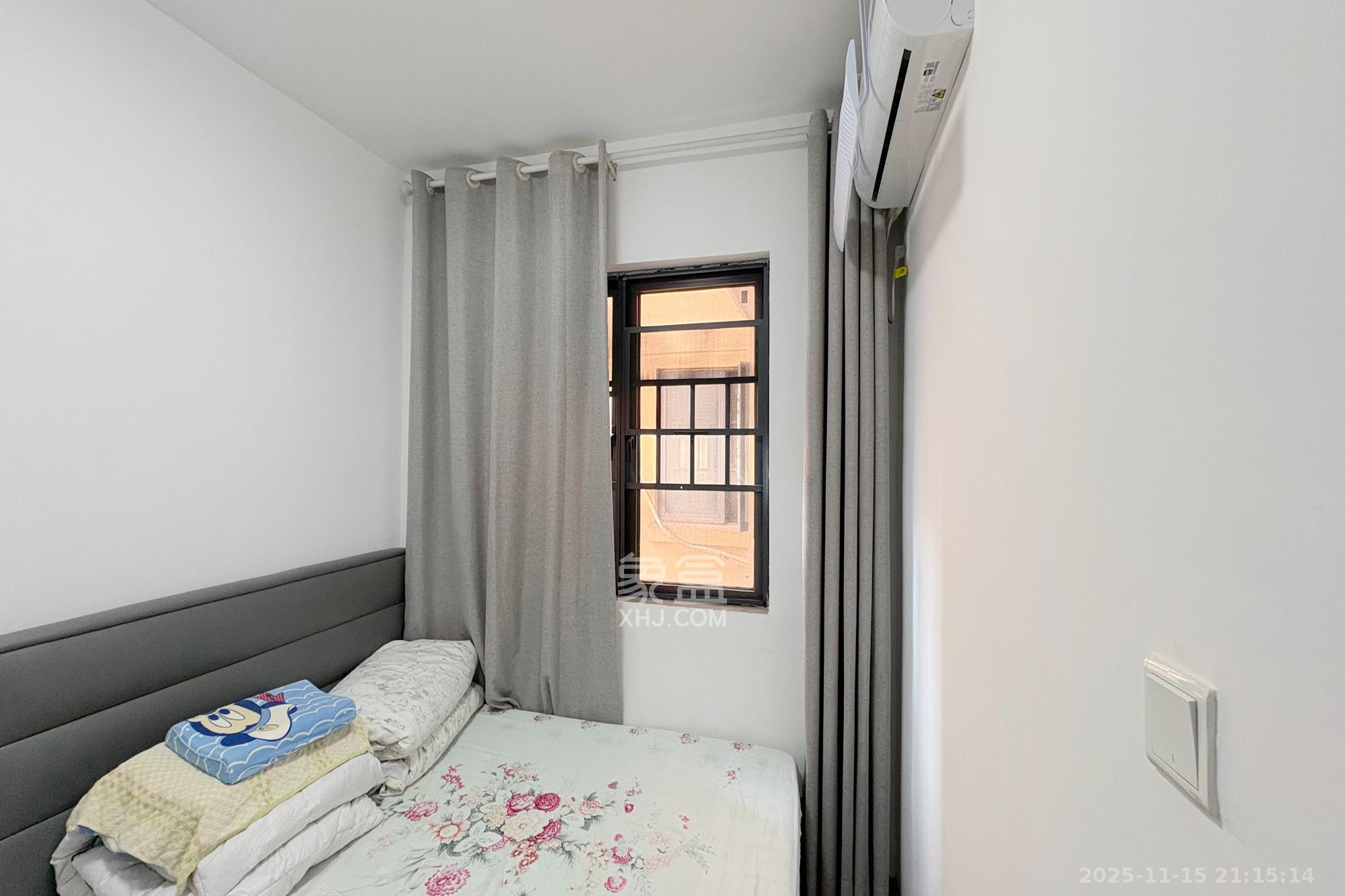 韭菜园嘉苑  2室2厅1卫    102.0万卧室