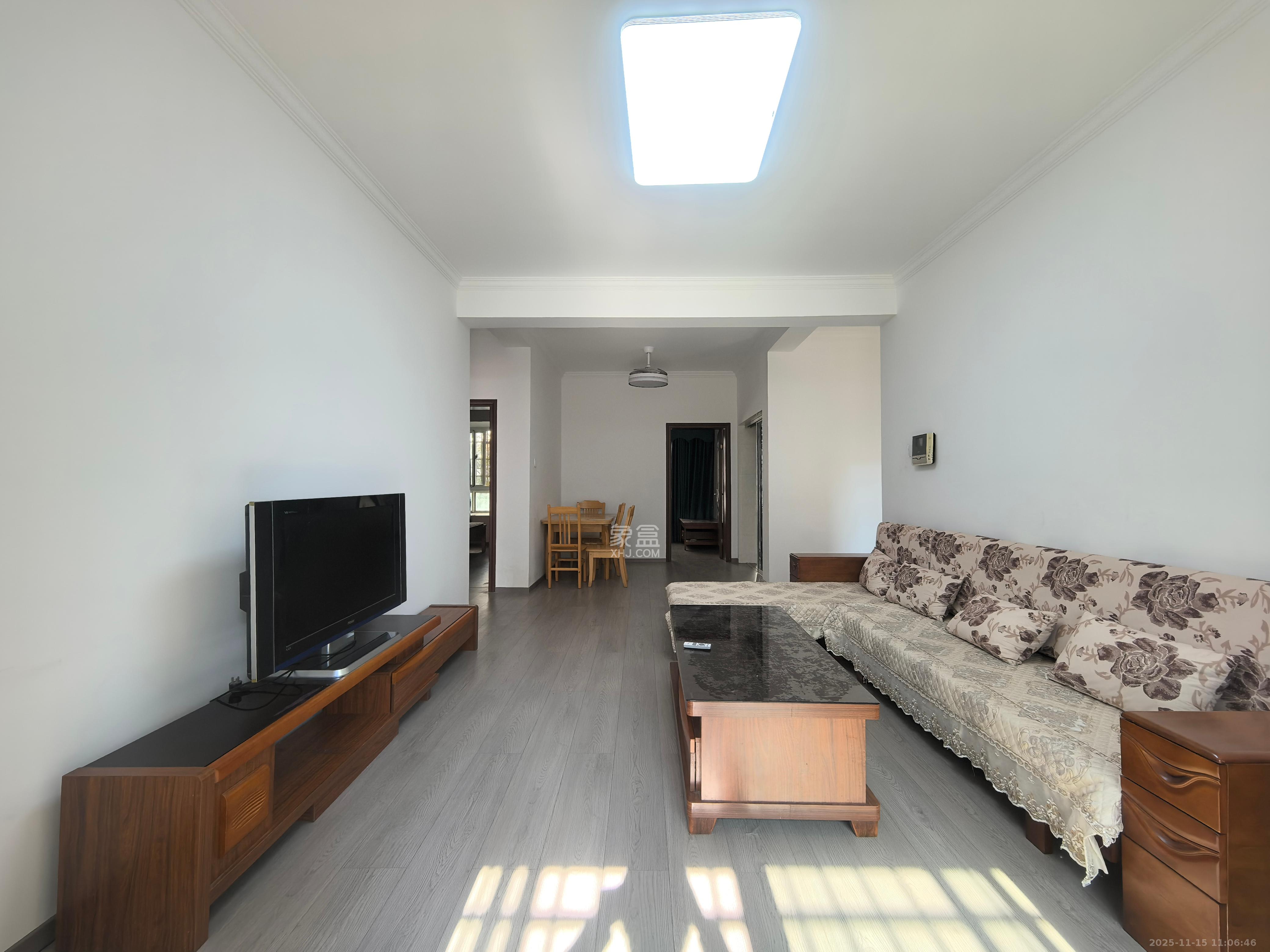 山水湾  3室2厅1卫    1500.0元/月室内图