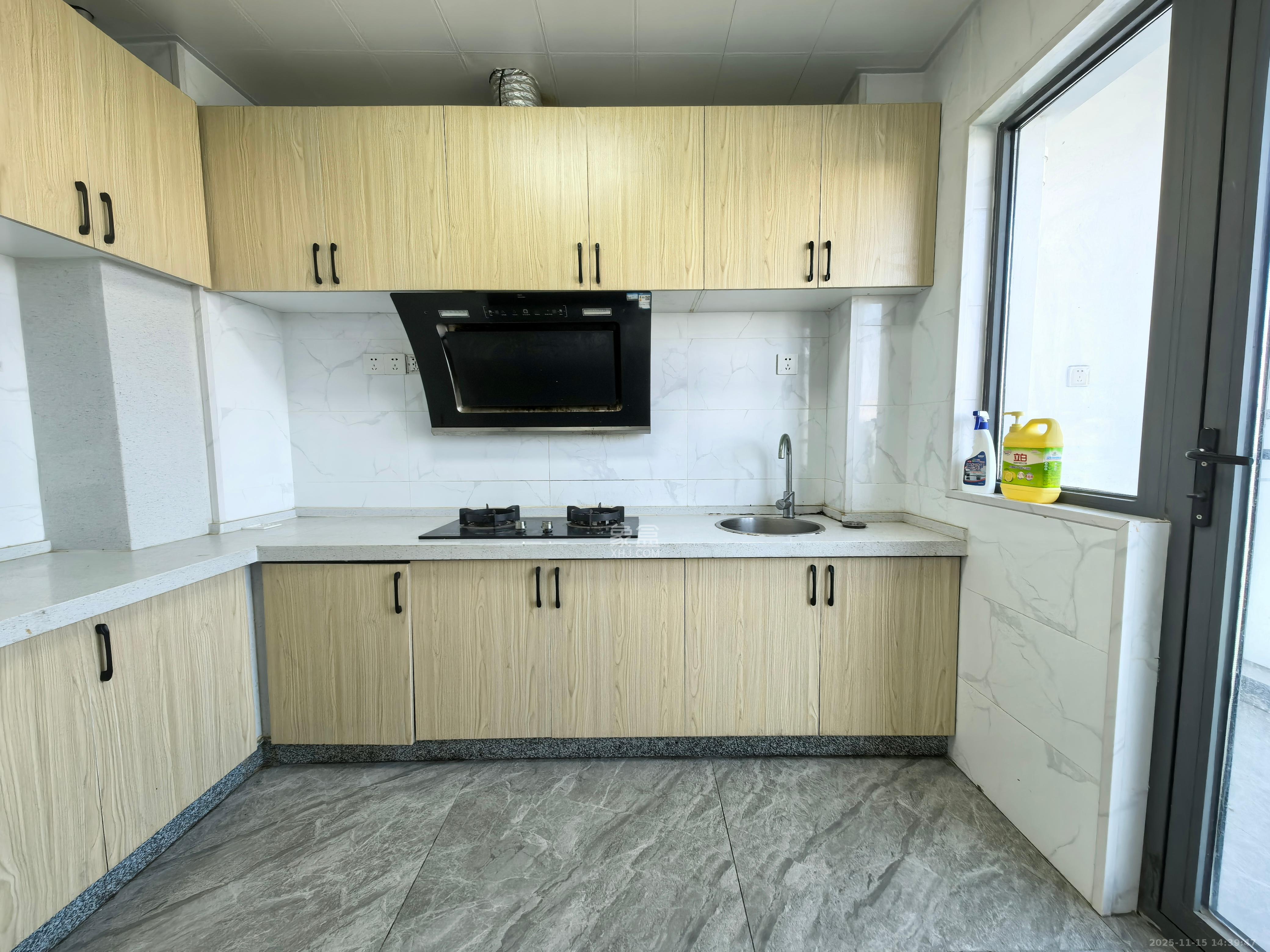 天翼花园(中国电信单位房) 4室2厅2卫 3800.0元/月 天翼花园(中国电信单位房) 4室2厅2卫 3800.0元/月室内图