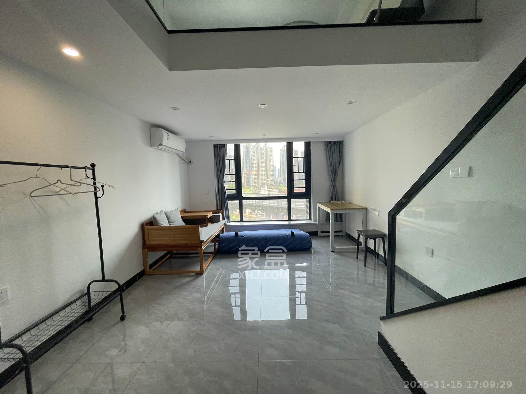 藏珑湖上公馆 2室1厅1卫 2400.0元/月 藏珑湖上公馆 2室1厅1卫 2400.0元/月室内图