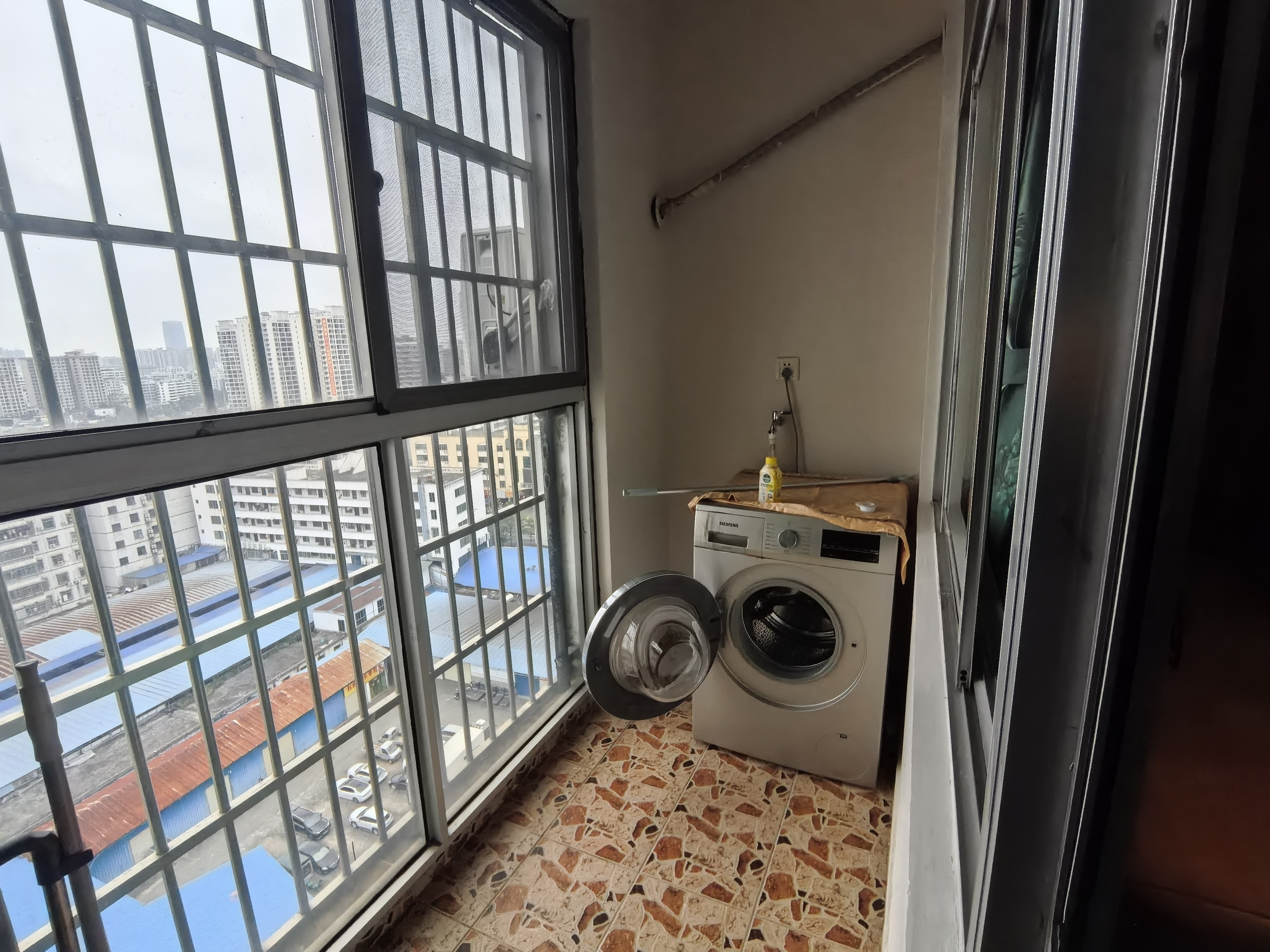 龙福花园 3室2厅1卫 2200.0元/月 龙福花园 3室2厅1卫 2200.0元/月室内图