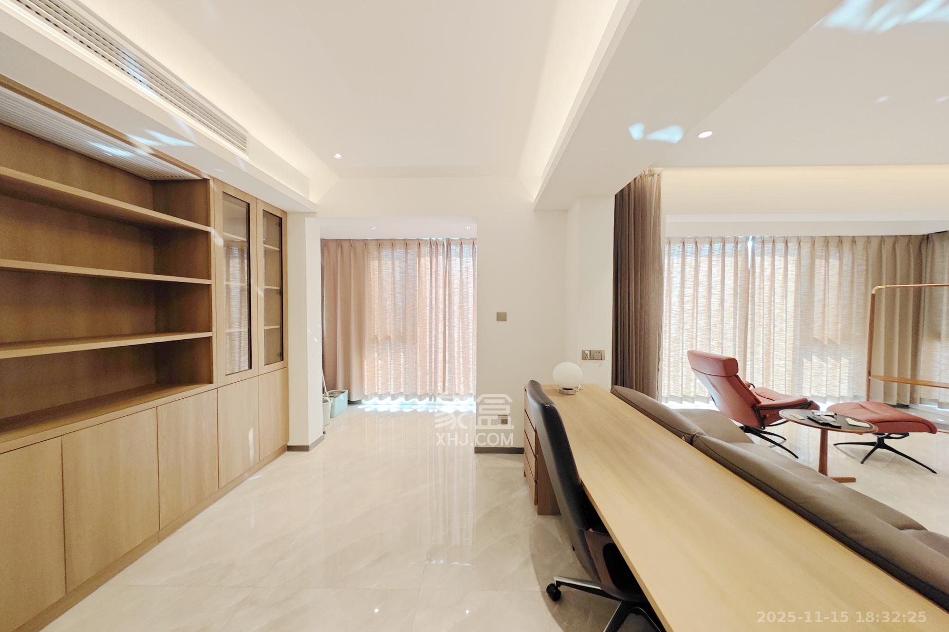 天翼花园(中国电信单位房) 4室2厅2卫 230.0万 天翼花园(中国电信单位房) 4室2厅2卫 230.0万客厅