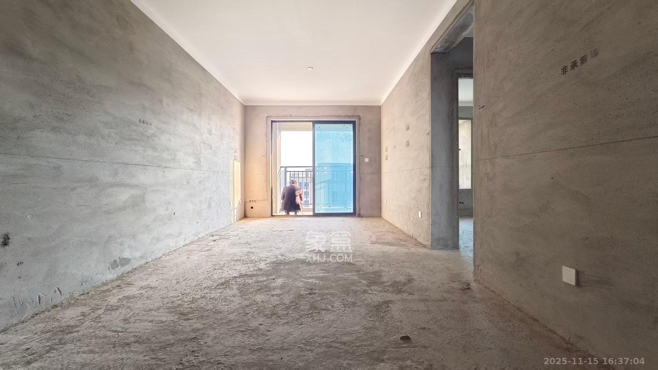 绿地湘江城际空间站 3室2厅1卫 30.0万 绿地湘江城际空间站 3室2厅1卫 30.0万客厅