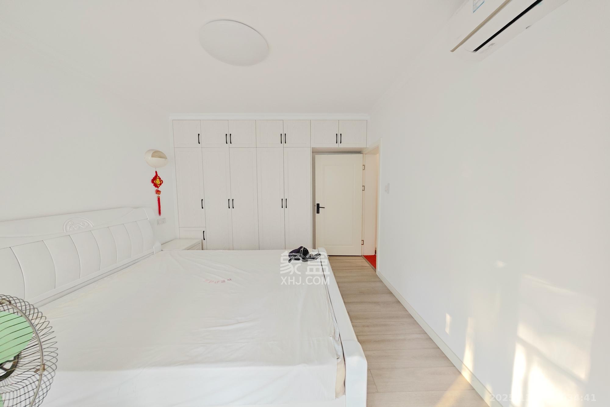 华韵07  2室2厅1卫    62.0万卧室