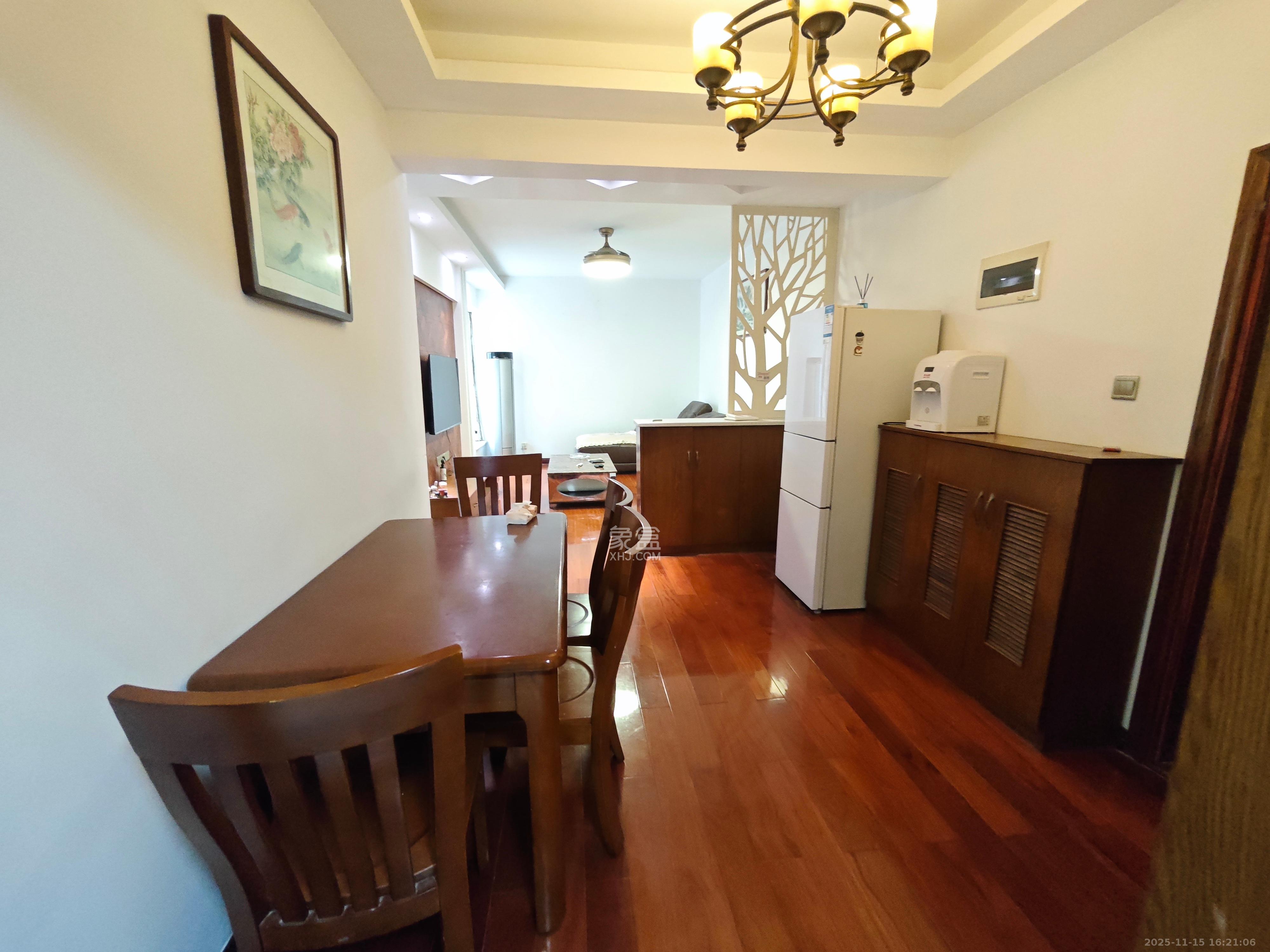 泊爱蓝湾  3室2厅1卫    2200.0元/月室内图