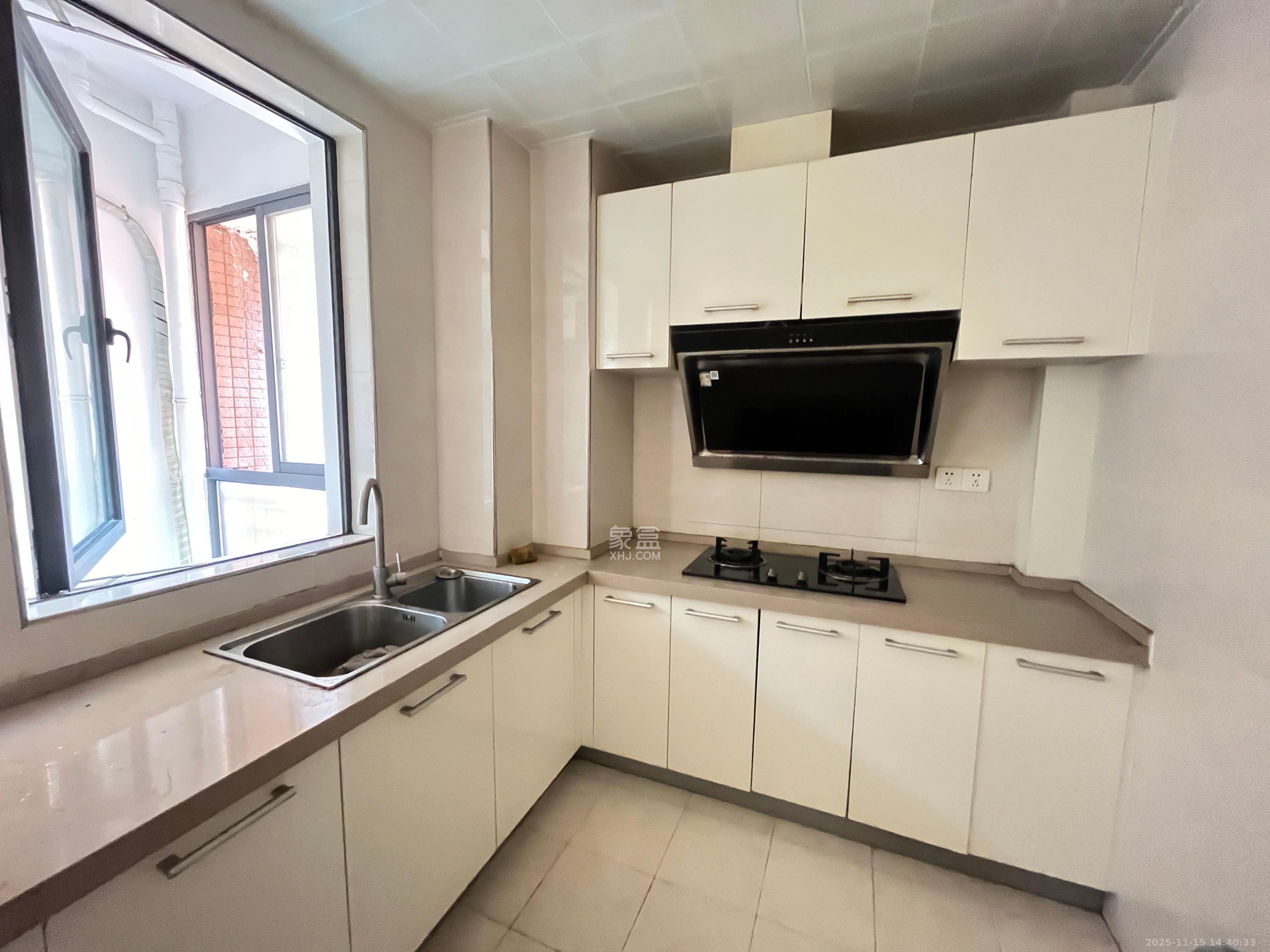 三一街区  3室2厅1卫    1600.0元/月室内图