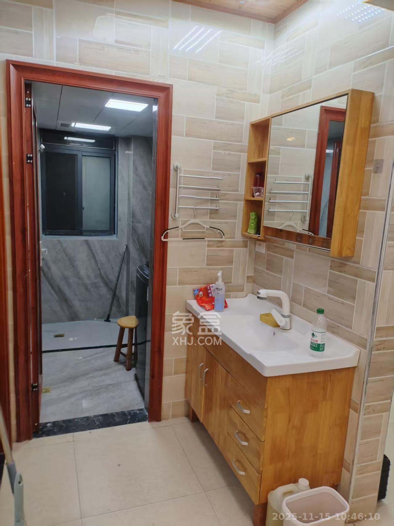 高盛华成 1室2厅1卫 2300.0元/月 高盛华成 1室2厅1卫 2300.0元/月室内图