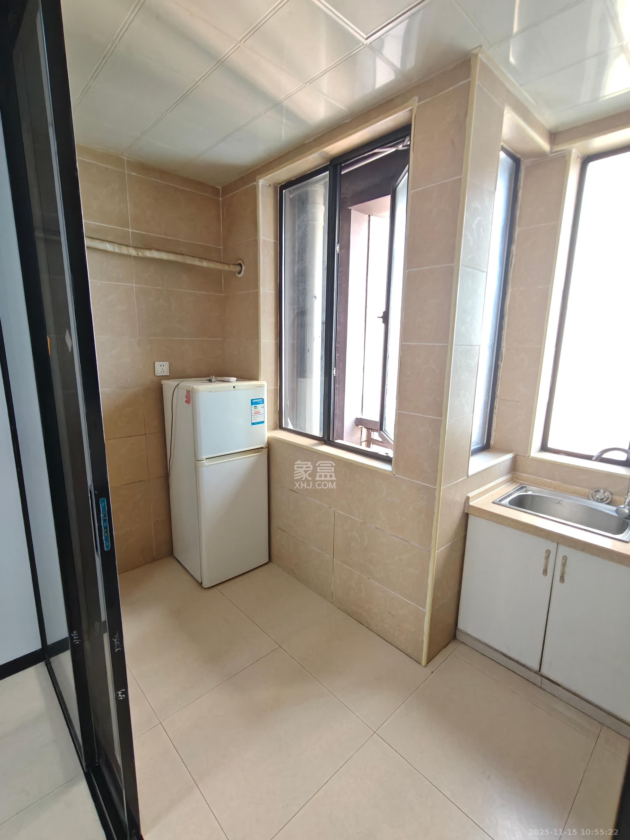 长房天翼未来城  1室1厅1卫    1500.0元/月室内图