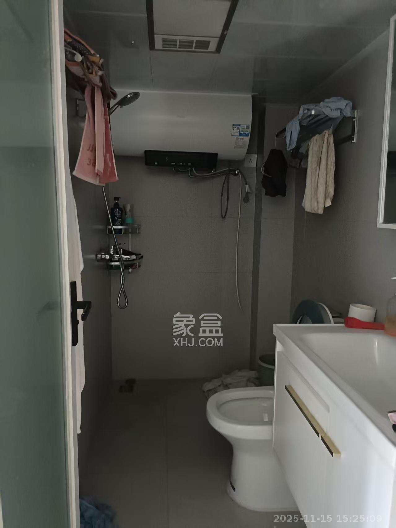 中南国际眼镜城(中伟商业中心) 2室2厅2卫 2200.0元/月 中南国际眼镜城(中伟商业中心) 2室2厅2卫 2200.0元/月室内图