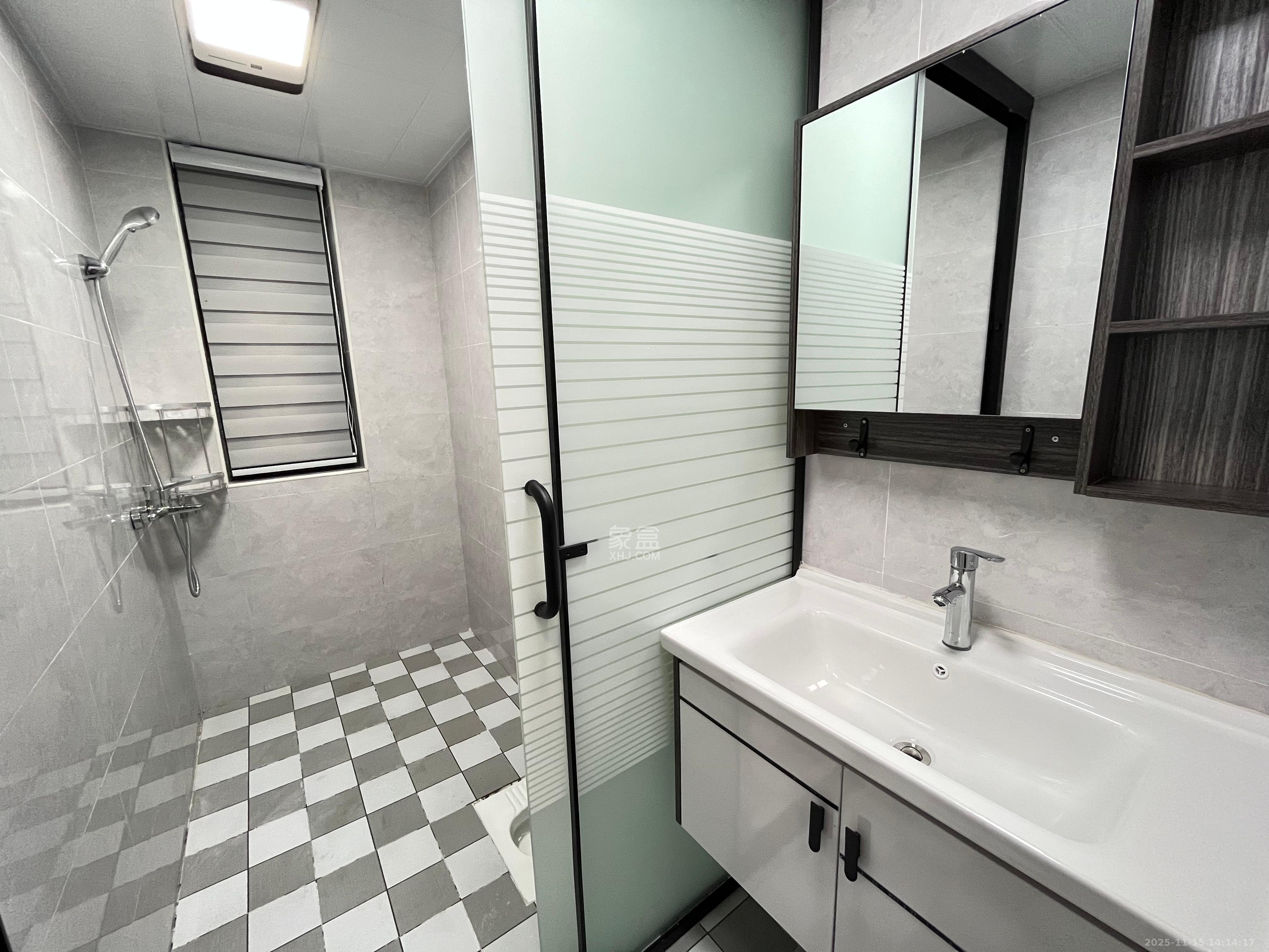 南山梅溪一方  3室2厅2卫    3000.0元/月室内图