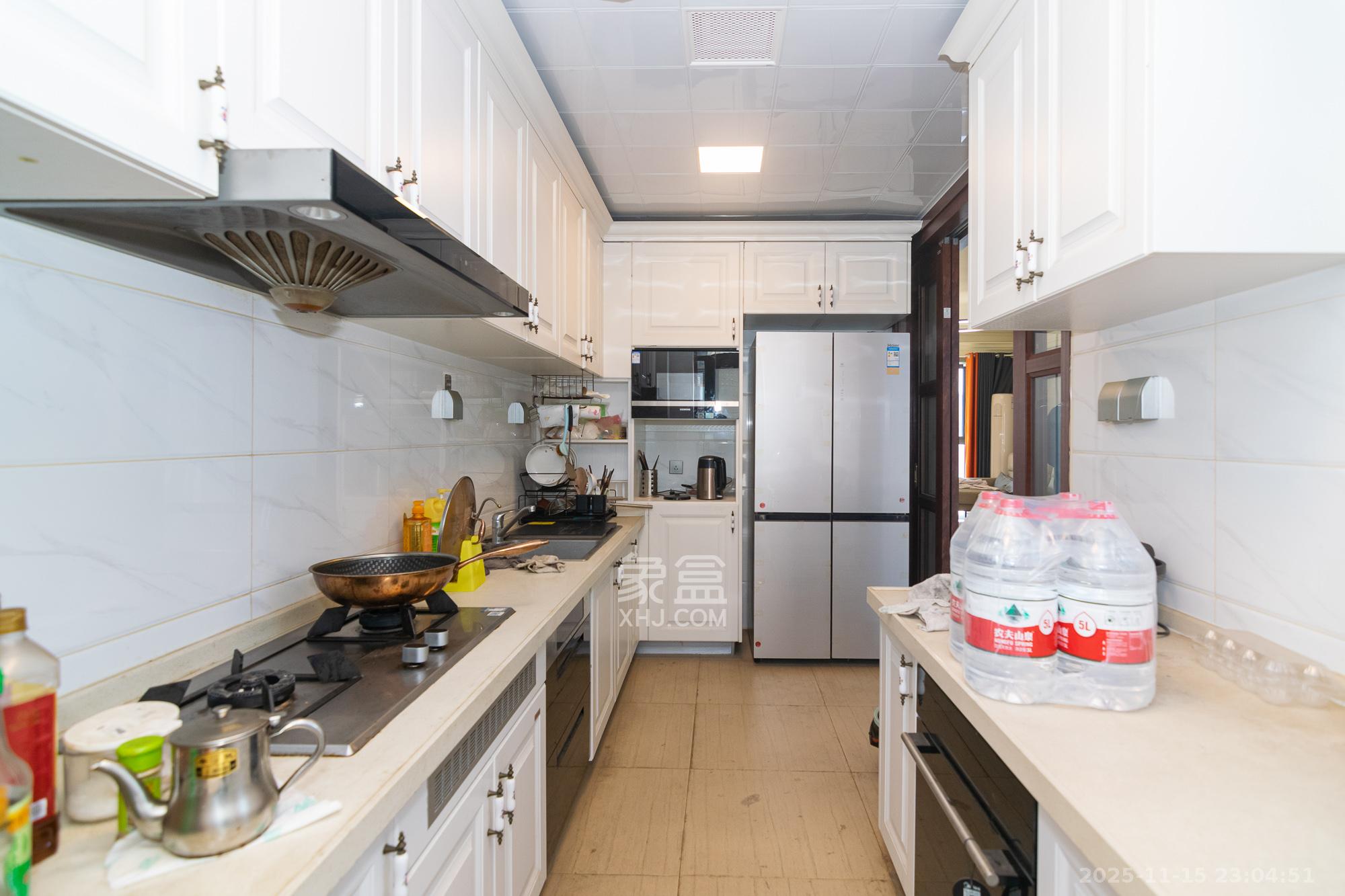 碧桂园高尔夫花园  5室2厅3卫    170.0万厨房