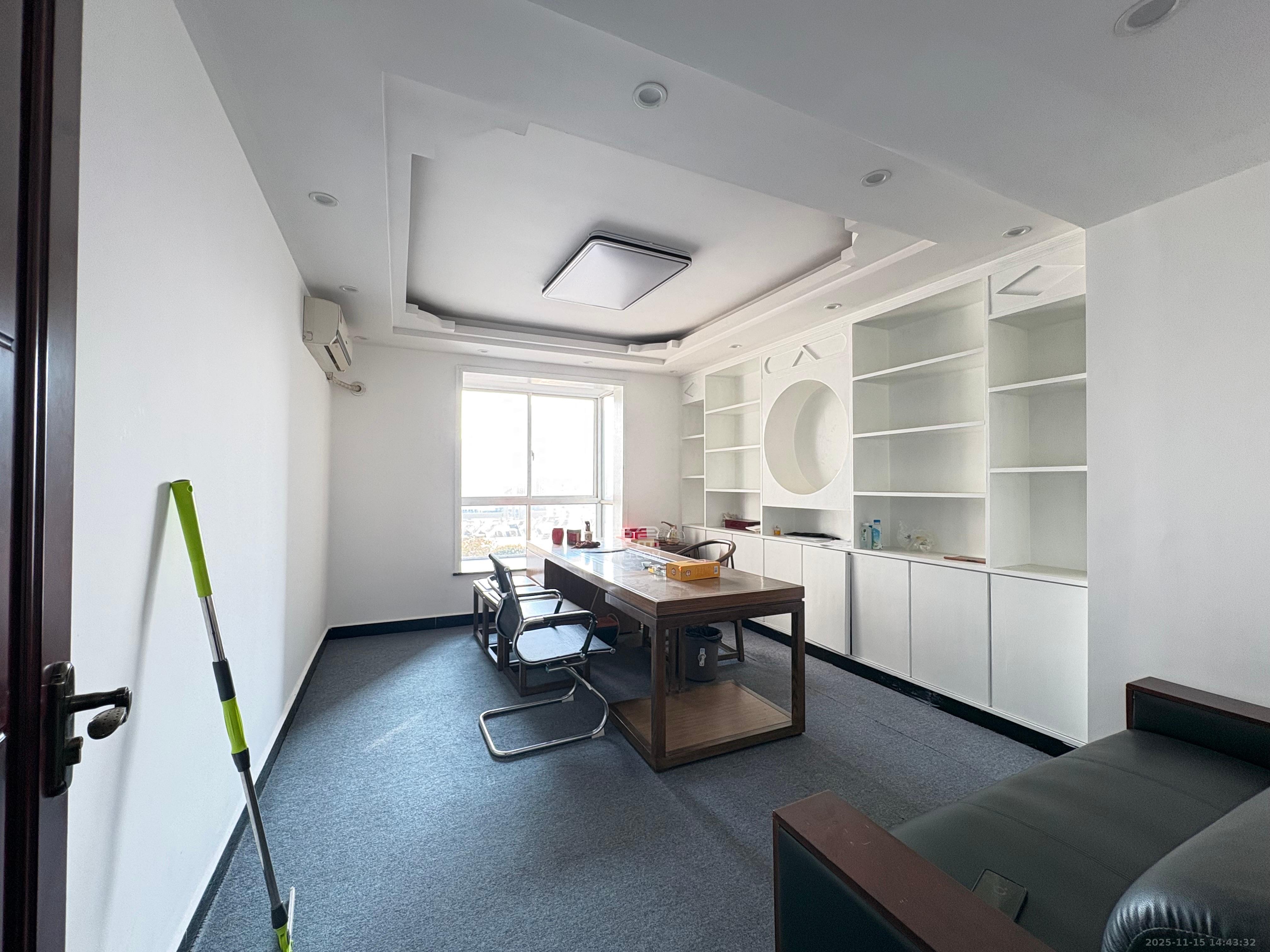 高桥现代商贸城  3室2厅2卫    3500.0元/月