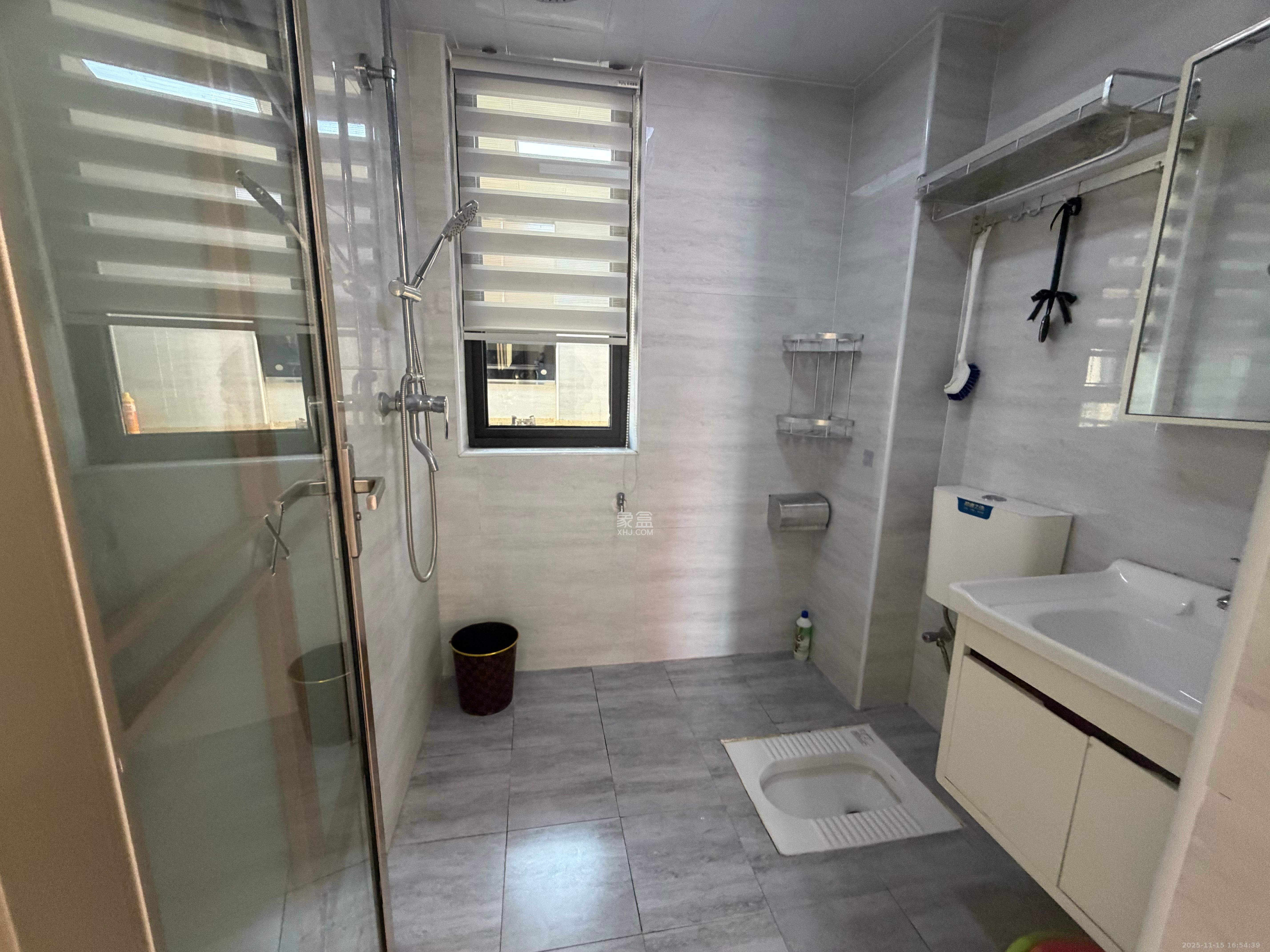 金侨城  3室2厅2卫    48.0万客厅