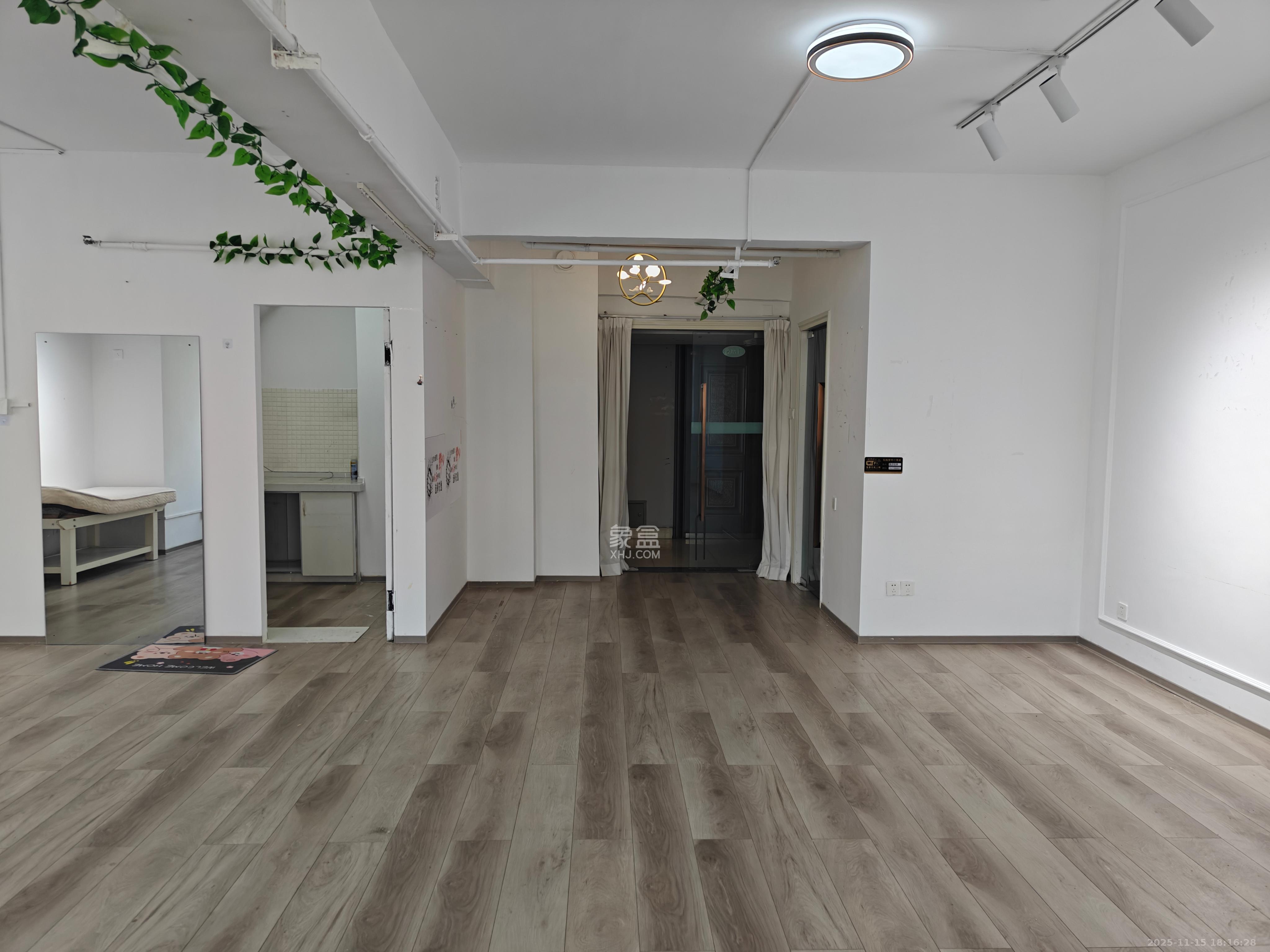 英祥春天  1室1厅1卫    1600.0元/月室内图