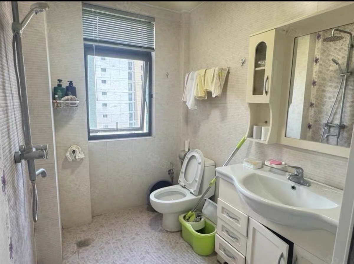 鸿天阁  2室1厅1卫    2500.0元/月室内图