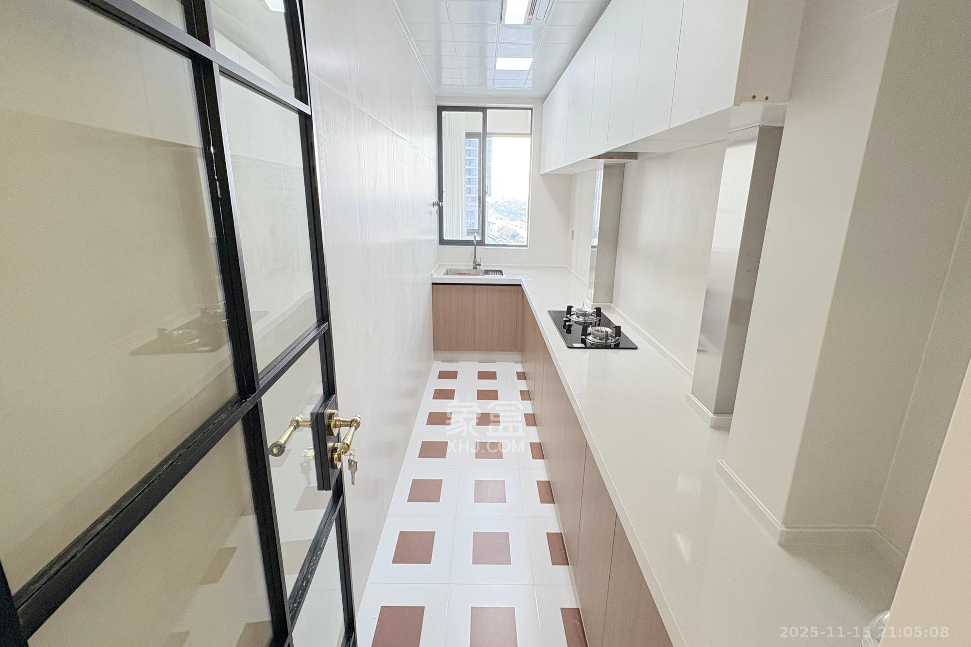 欧陆经典 3室2厅2卫 120.0万 欧陆经典 3室2厅2卫 120.0万厨房