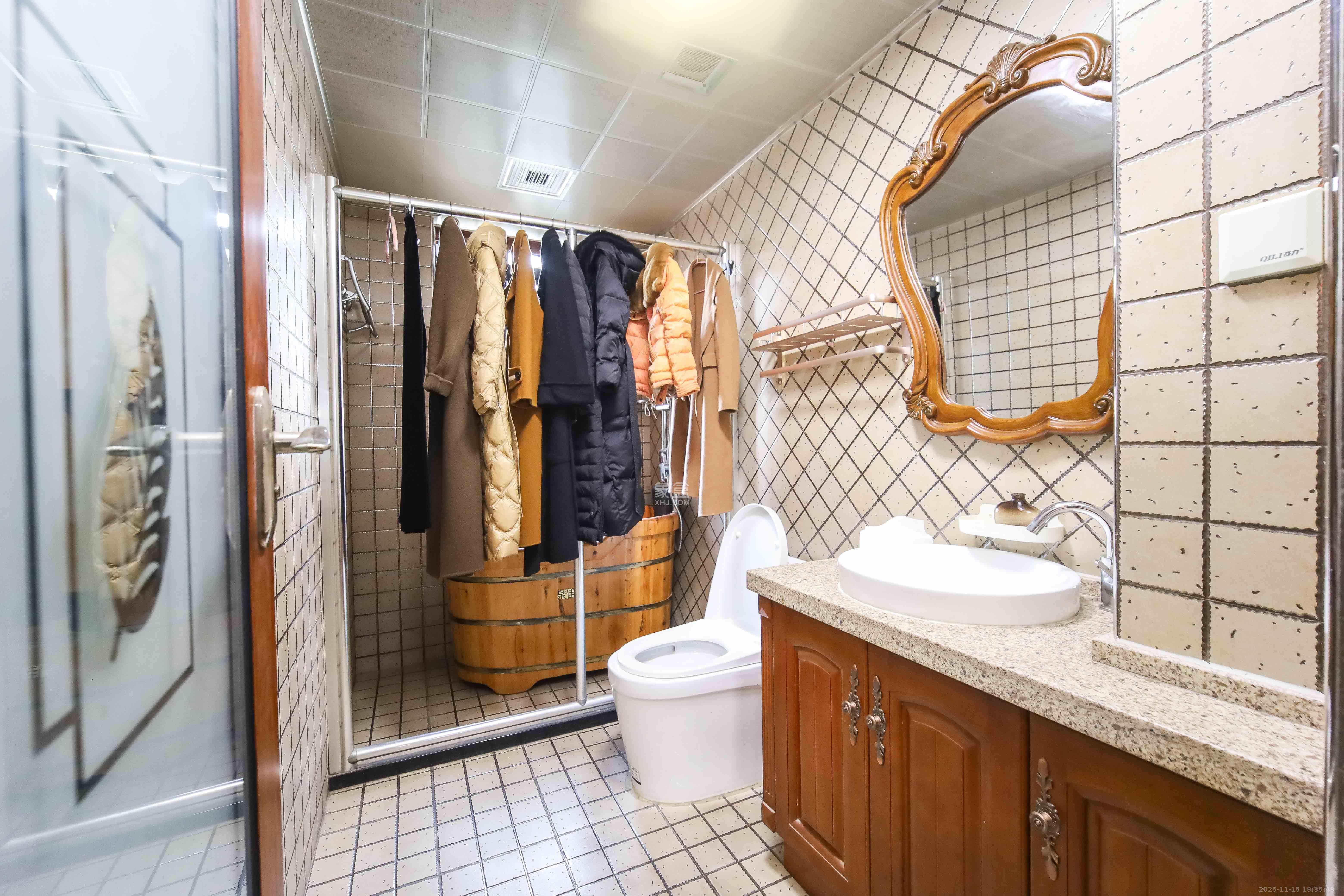 江河双水湾  4室2厅2卫    115.0万卫生间