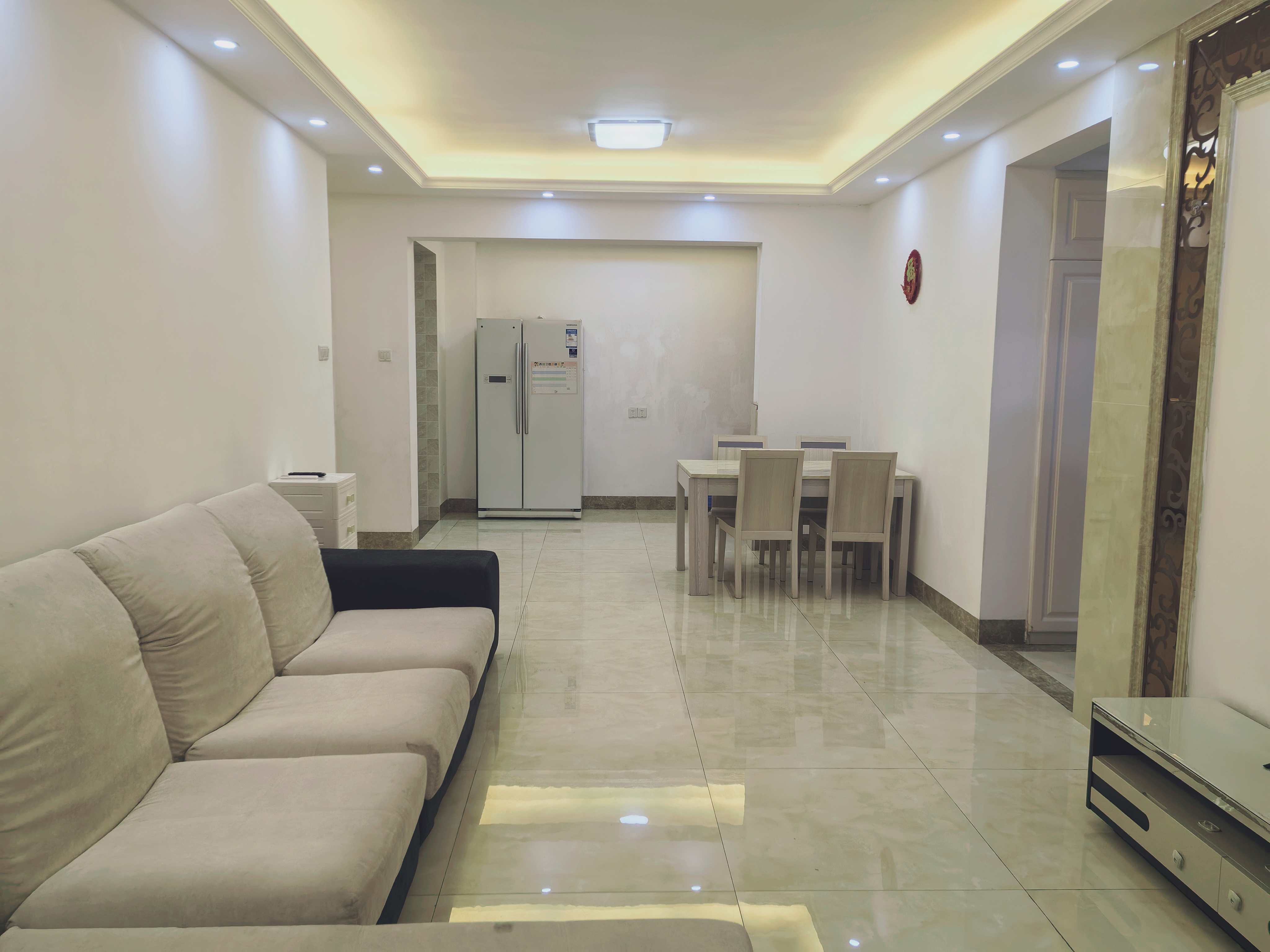 环强御景湾 3室2厅1卫 3000.0元/月 环强御景湾 3室2厅1卫 3000.0元/月室内图