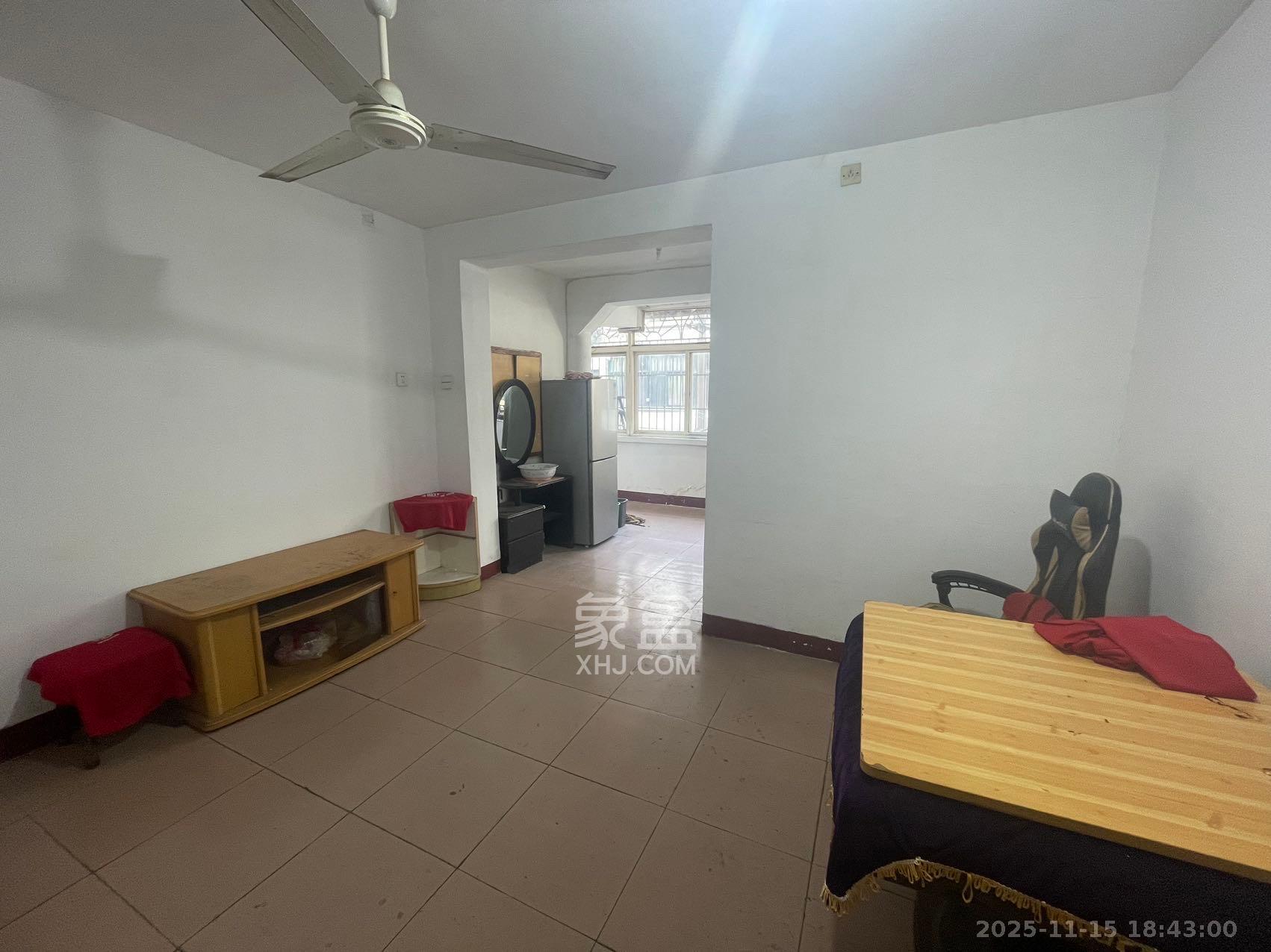 学宫街散盘  1室0厅0卫    2400.0元/月室内图