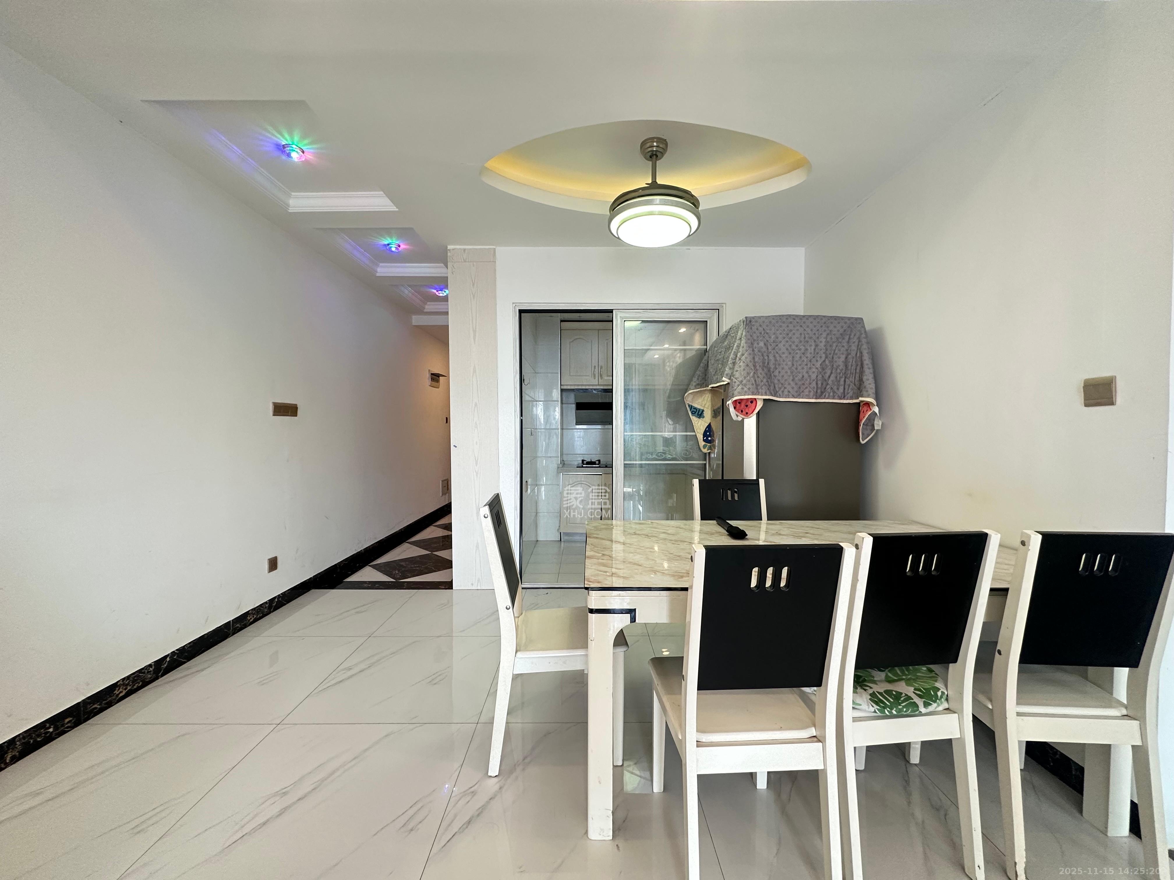 天元涉外景园C区 3室2厅1卫 2600.0元/月 天元涉外景园C区 3室2厅1卫 2600.0元/月室内图