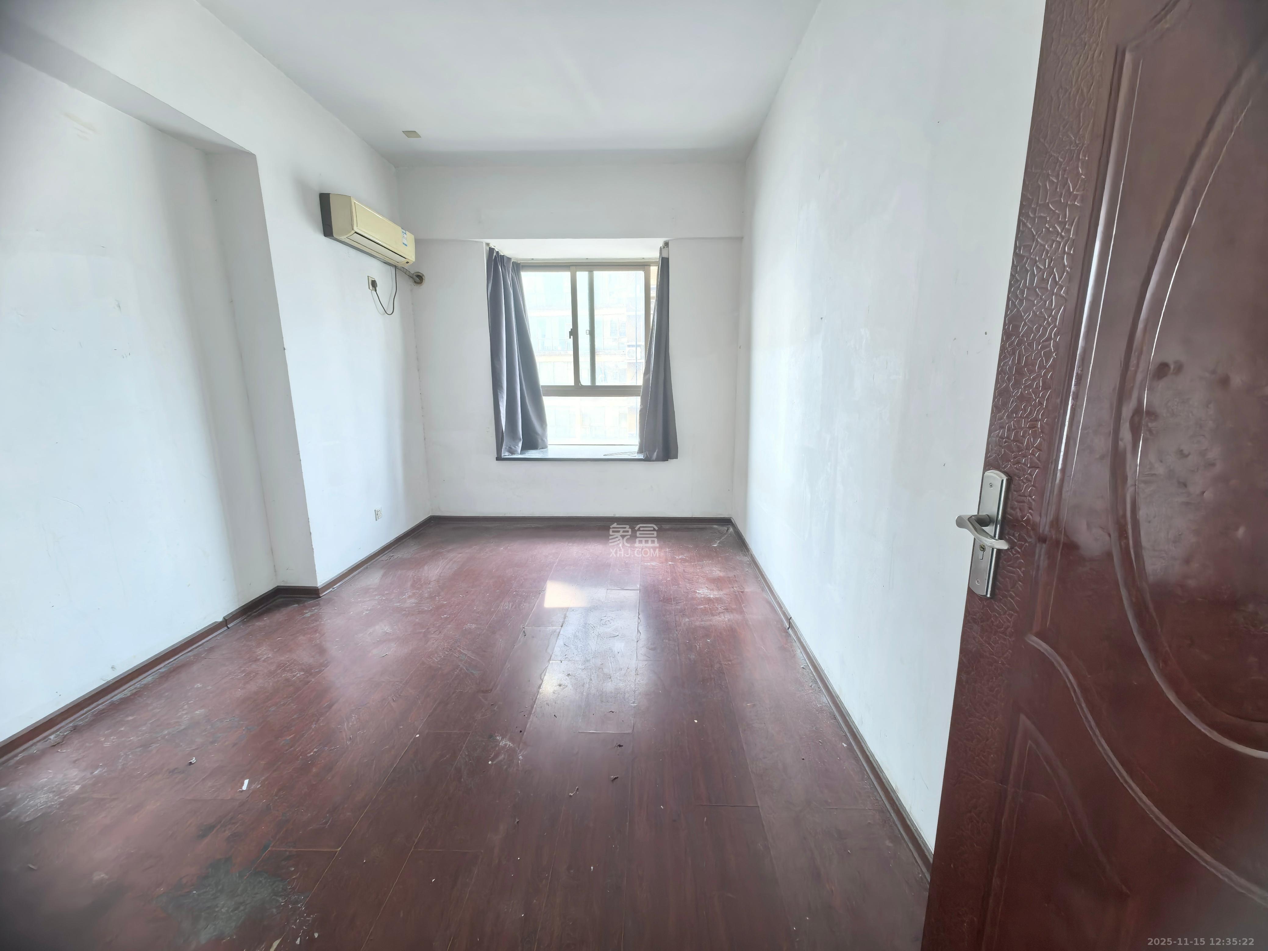 长宝1667  3室2厅2卫    3800.0元/月室内图