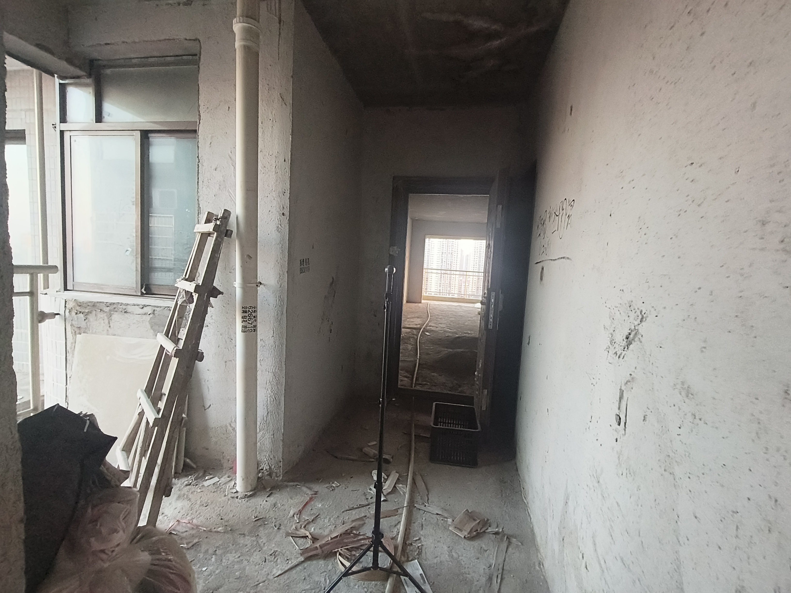 吉星花园  4室2厅2卫    85.0万