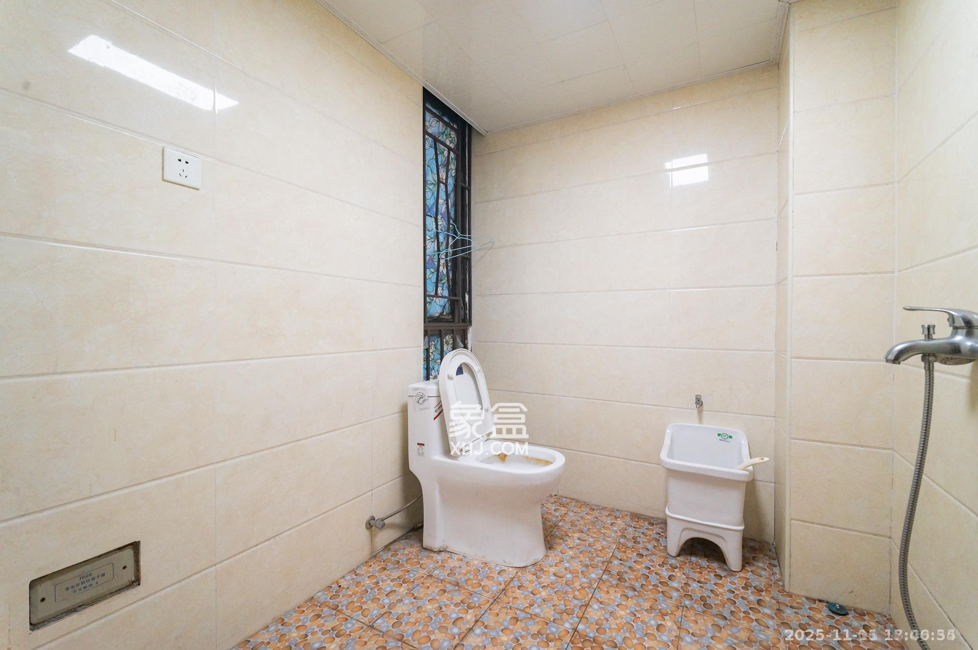 华润凤凰城三期  3室2厅2卫    1900.0元/月室内图