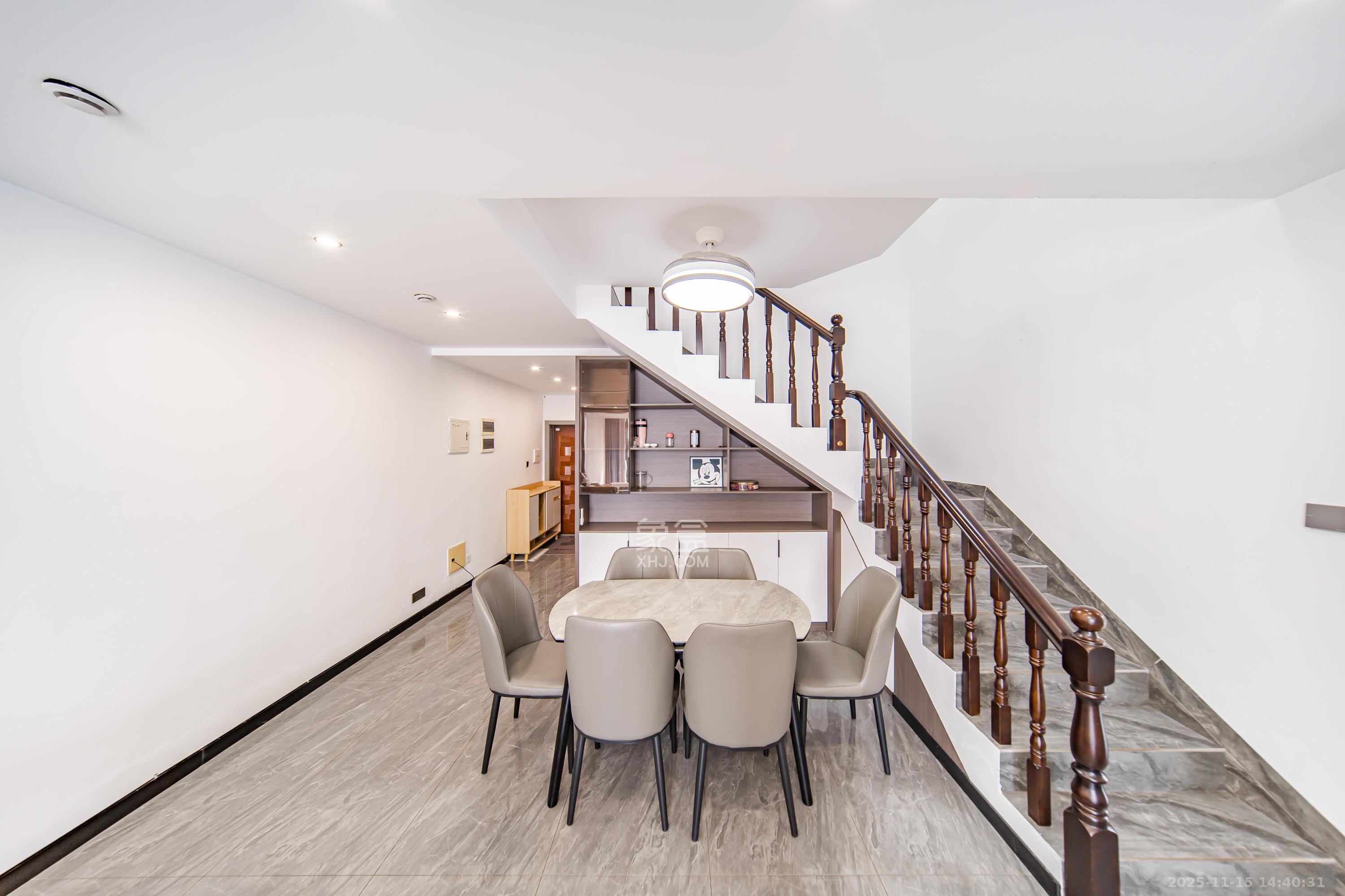 金色屋顶  5室2厅3卫    260.0万其他