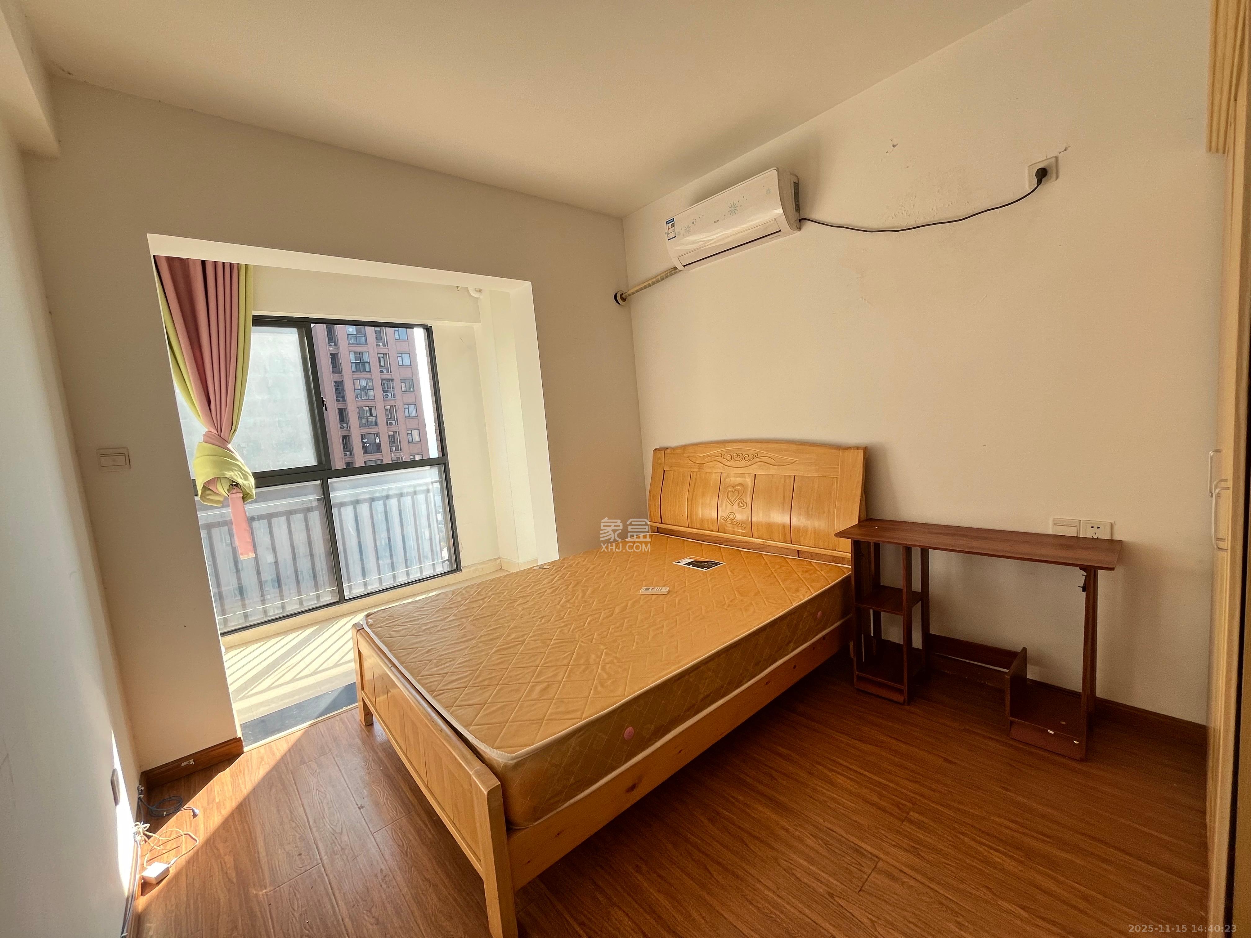 三一街区  3室2厅1卫    1600.0元/月室内图