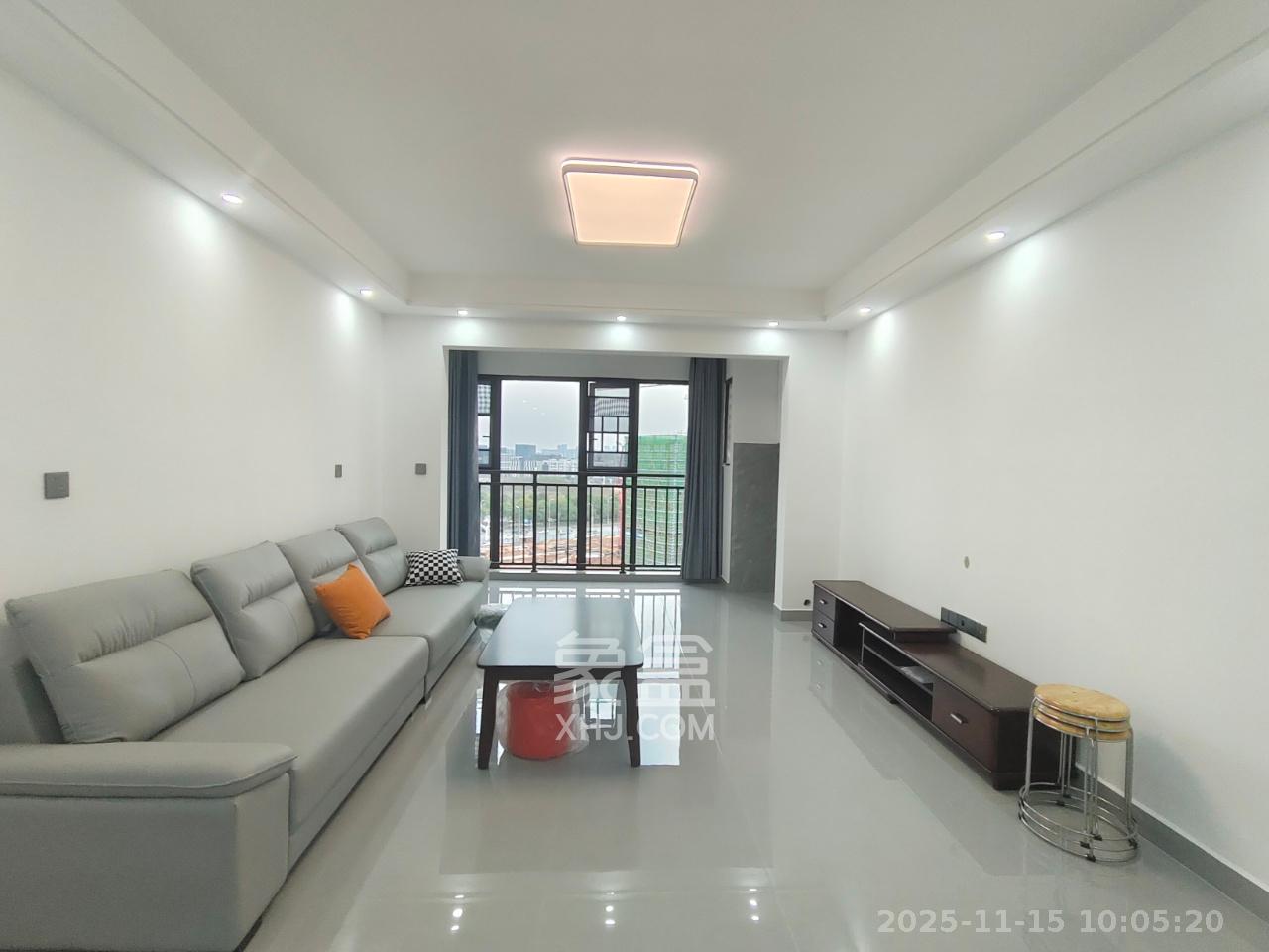 湘域芯城一期  3室2厅2卫    2500.0元/月