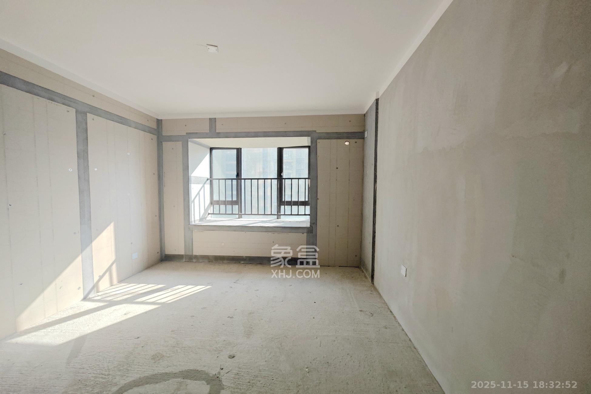 大都汇天悦（保利大都汇三期）  4室2厅2卫    195.0万卧室