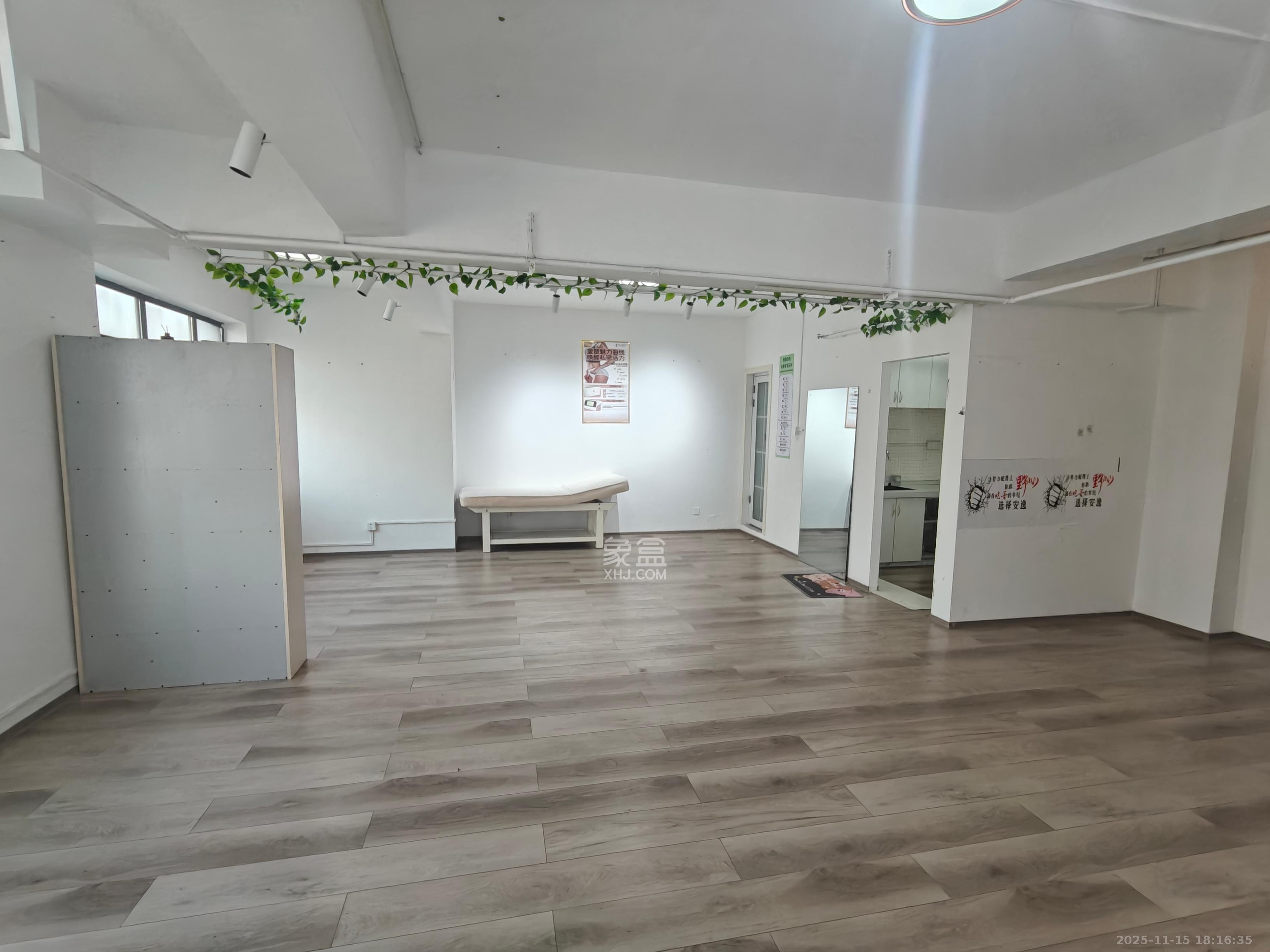 英祥春天  1室1厅1卫    1600.0元/月室内图