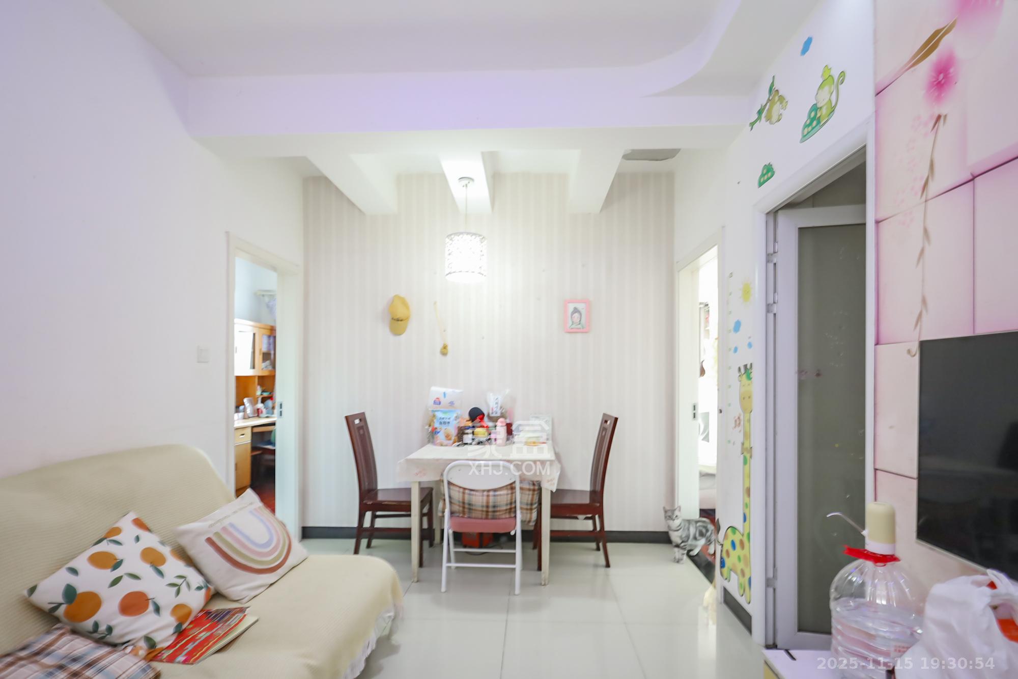 阳光丽城一期 2室1厅1卫 76.0万 阳光丽城一期 2室1厅1卫 76.0万客厅