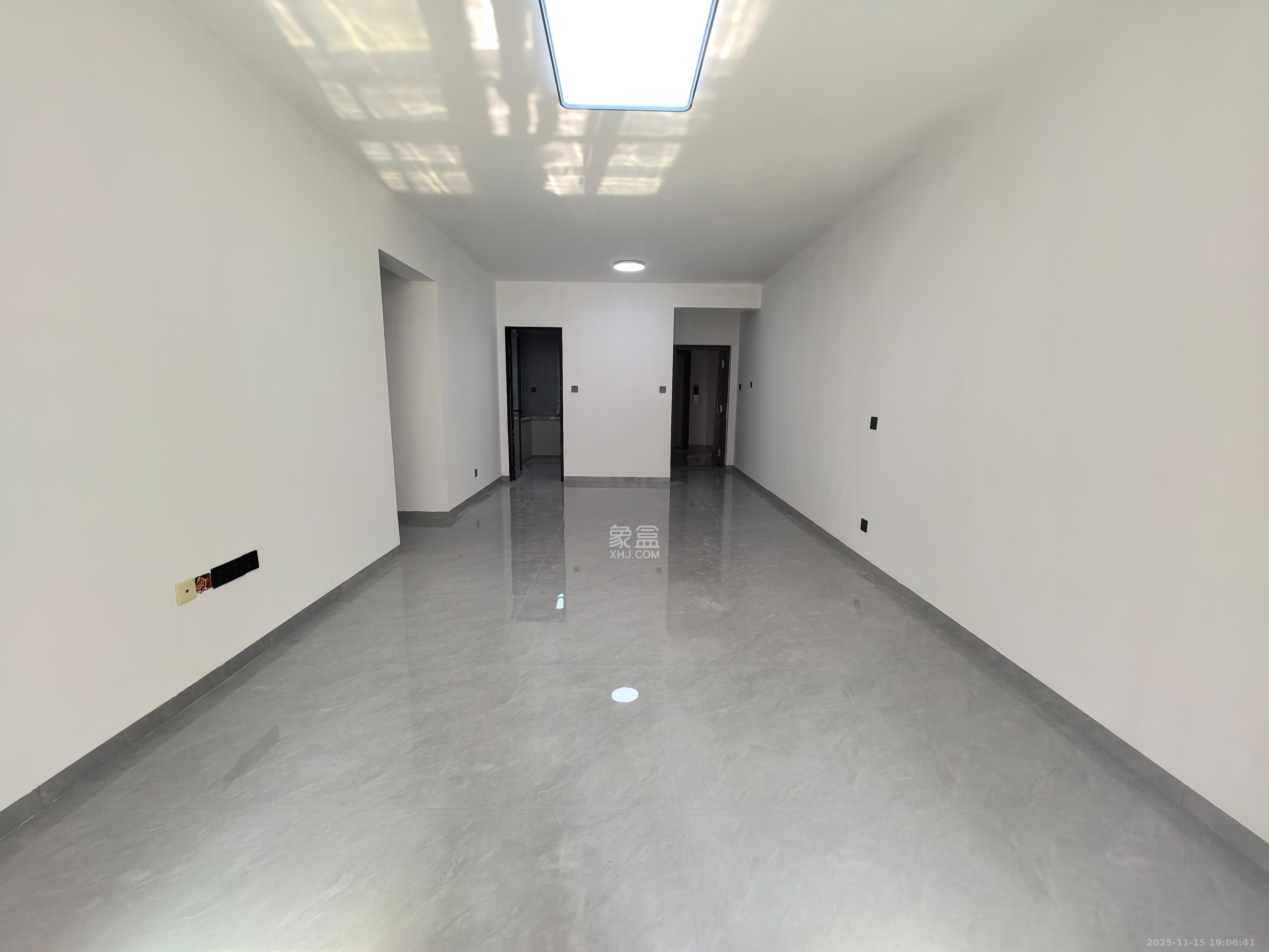 新城国际花都  4室2厅2卫    1700.0元/月