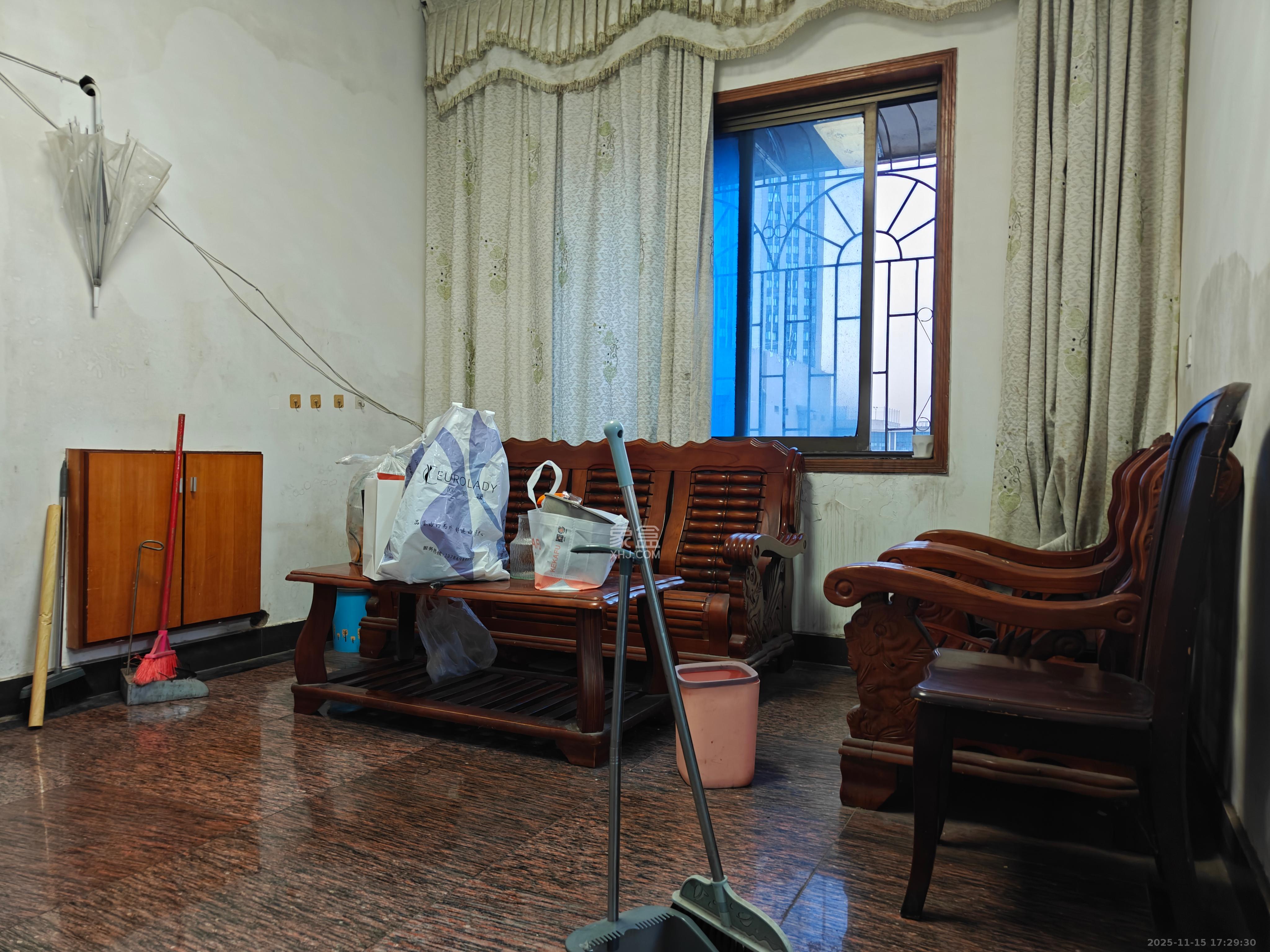 市政公司宿舍  3室1厅1卫    1800.0元/月室内图