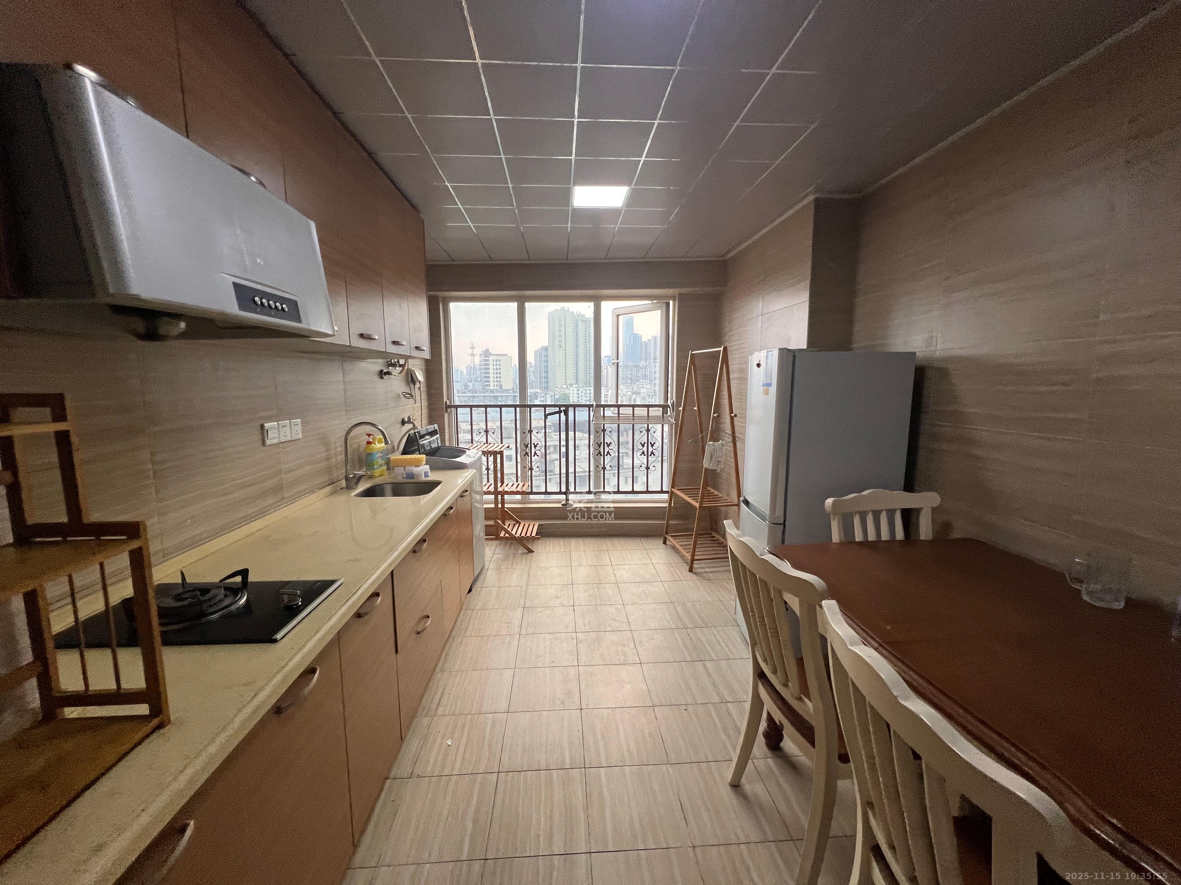 鸥波港湾  2室1厅2卫    2200.0元/月室内图