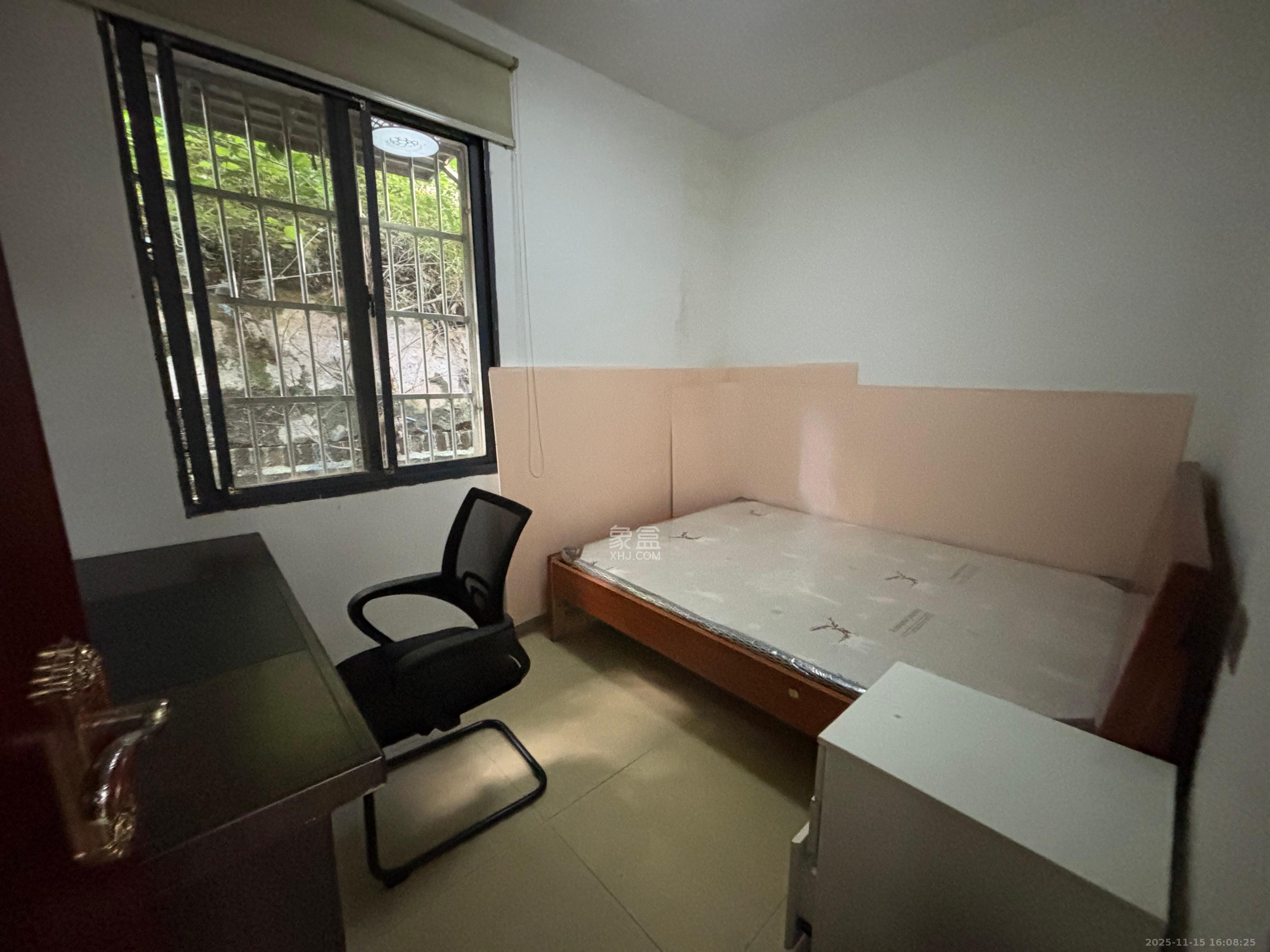 石子冲巷  3室2厅1卫    2000.0元/月室内图